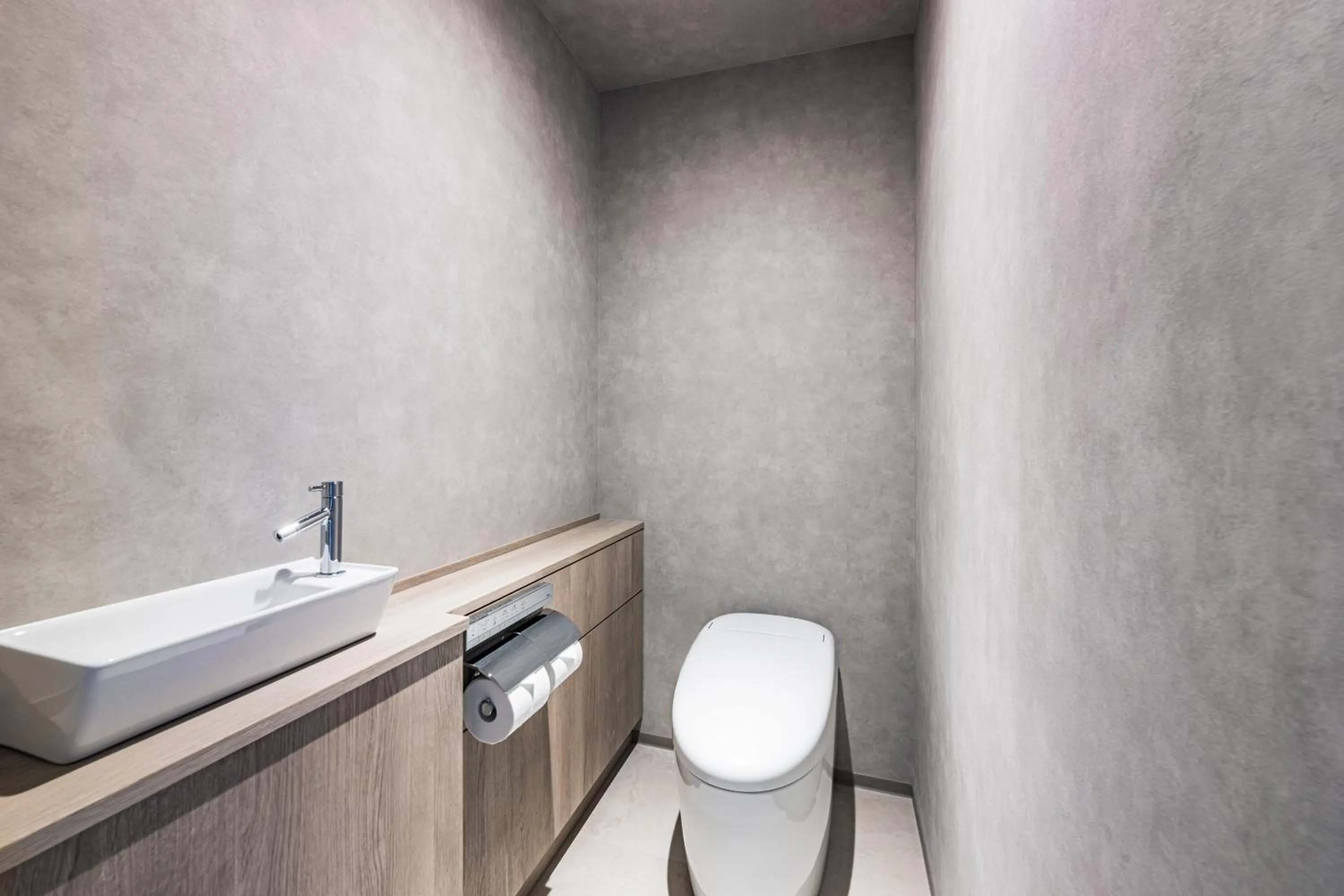 Toilet in The Gate Hotel Fukuoka by Hulic