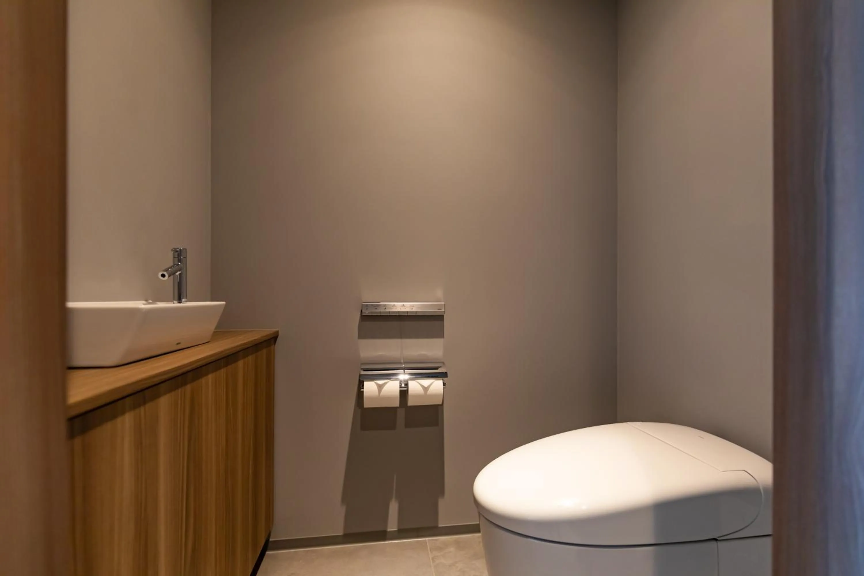 Toilet in The Gate Hotel Fukuoka by Hulic