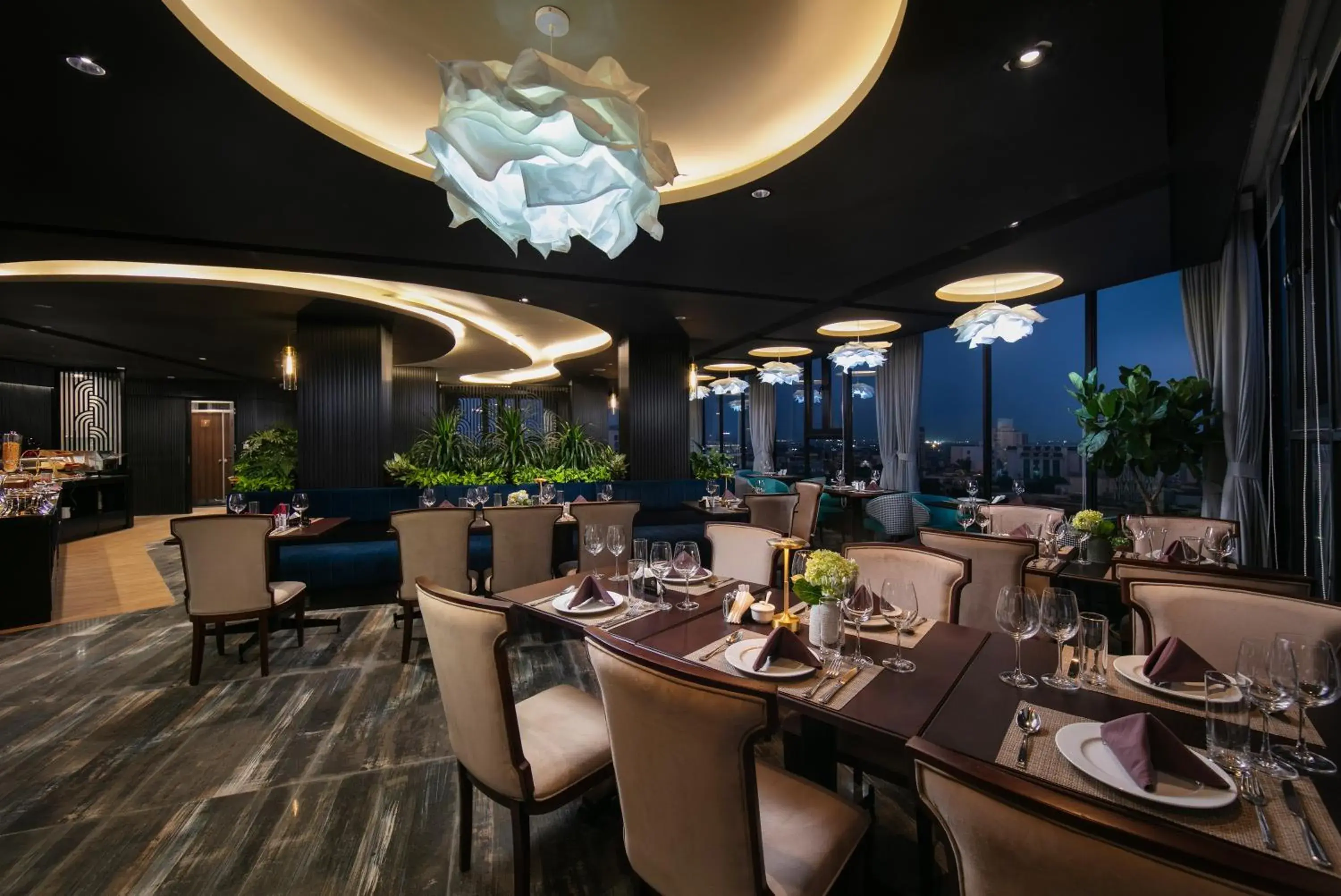 Restaurant/places to eat in MAY DE VILLE Corner Hotel Restaurant/places to eat in MAY DE VILLE Corner Hotel