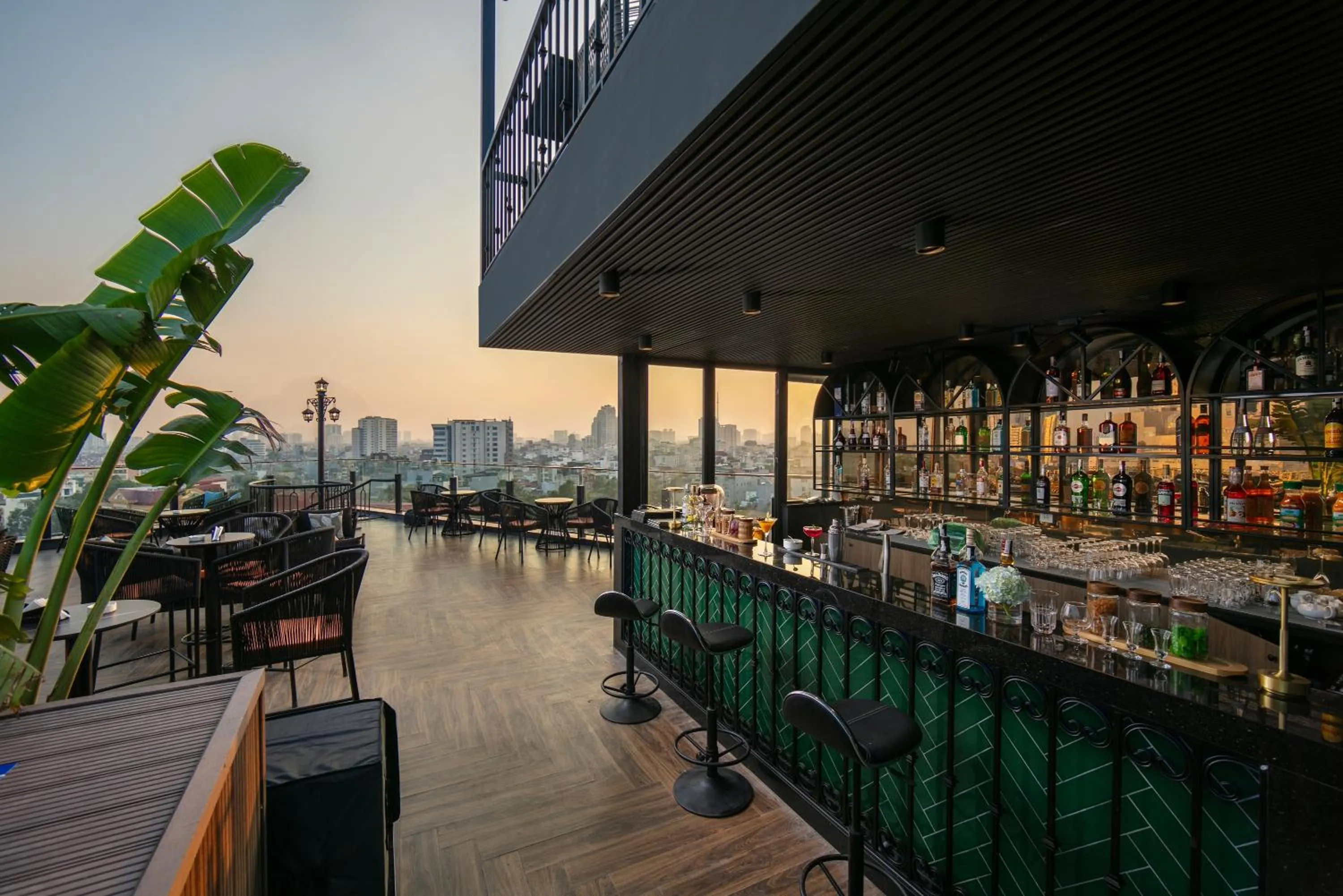 Lounge or bar in MAY DE VILLE Corner Hotel