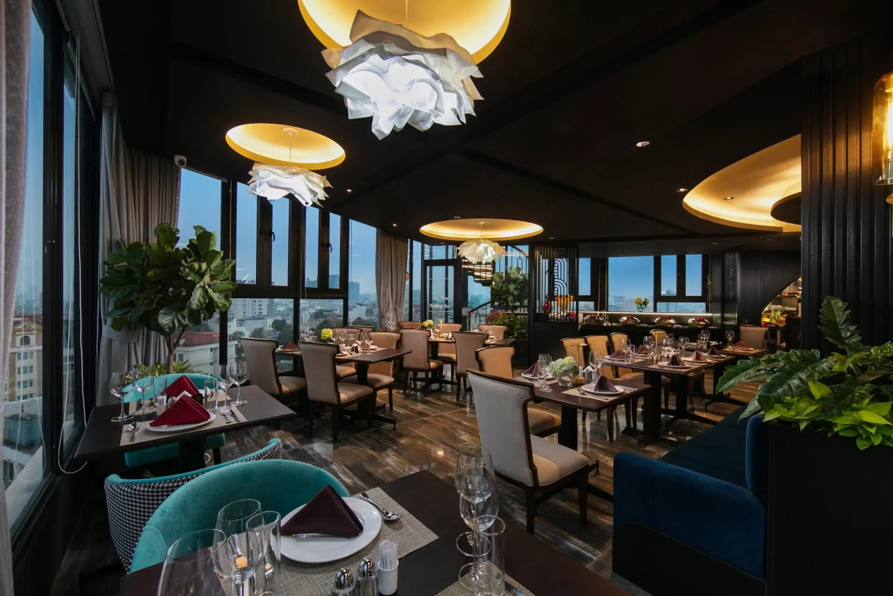 Restaurant/places to eat in MAY DE VILLE Corner Hotel Restaurant/places to eat in MAY DE VILLE Corner Hotel