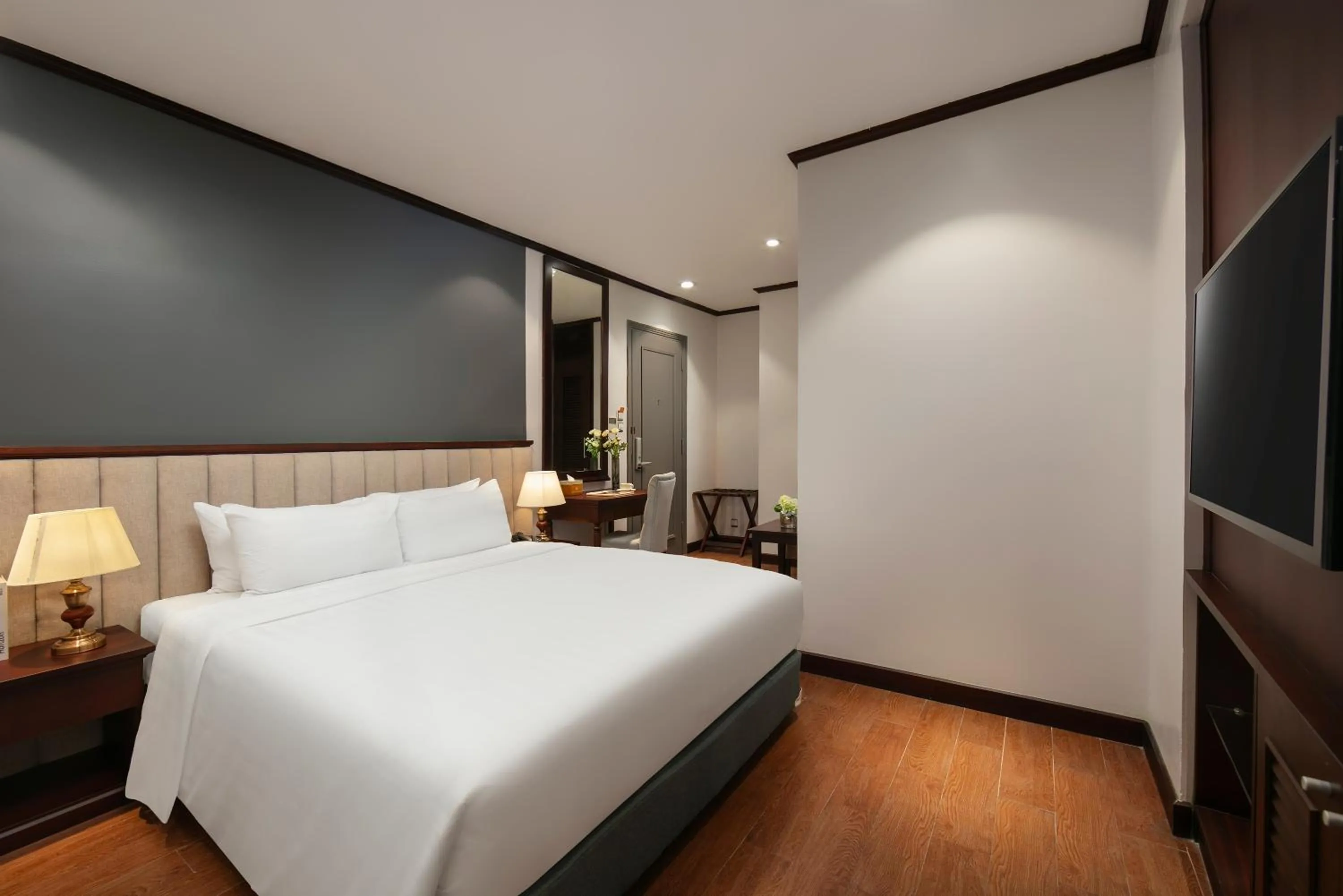 Bedroom, Bed in MAY DE VILLE Corner Hotel