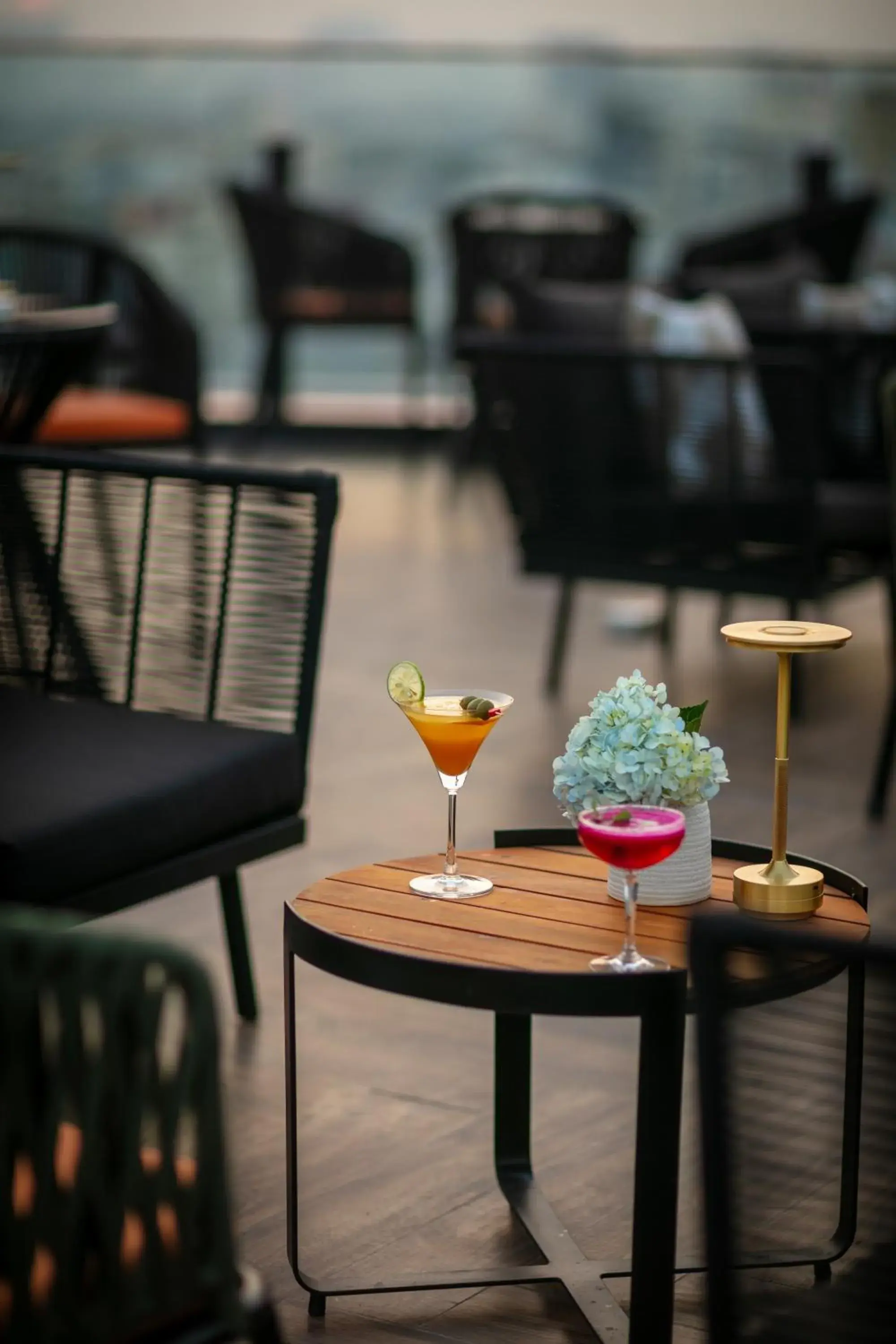 Lounge or bar in MAY DE VILLE Corner Hotel Lounge or bar in MAY DE VILLE Corner Hotel