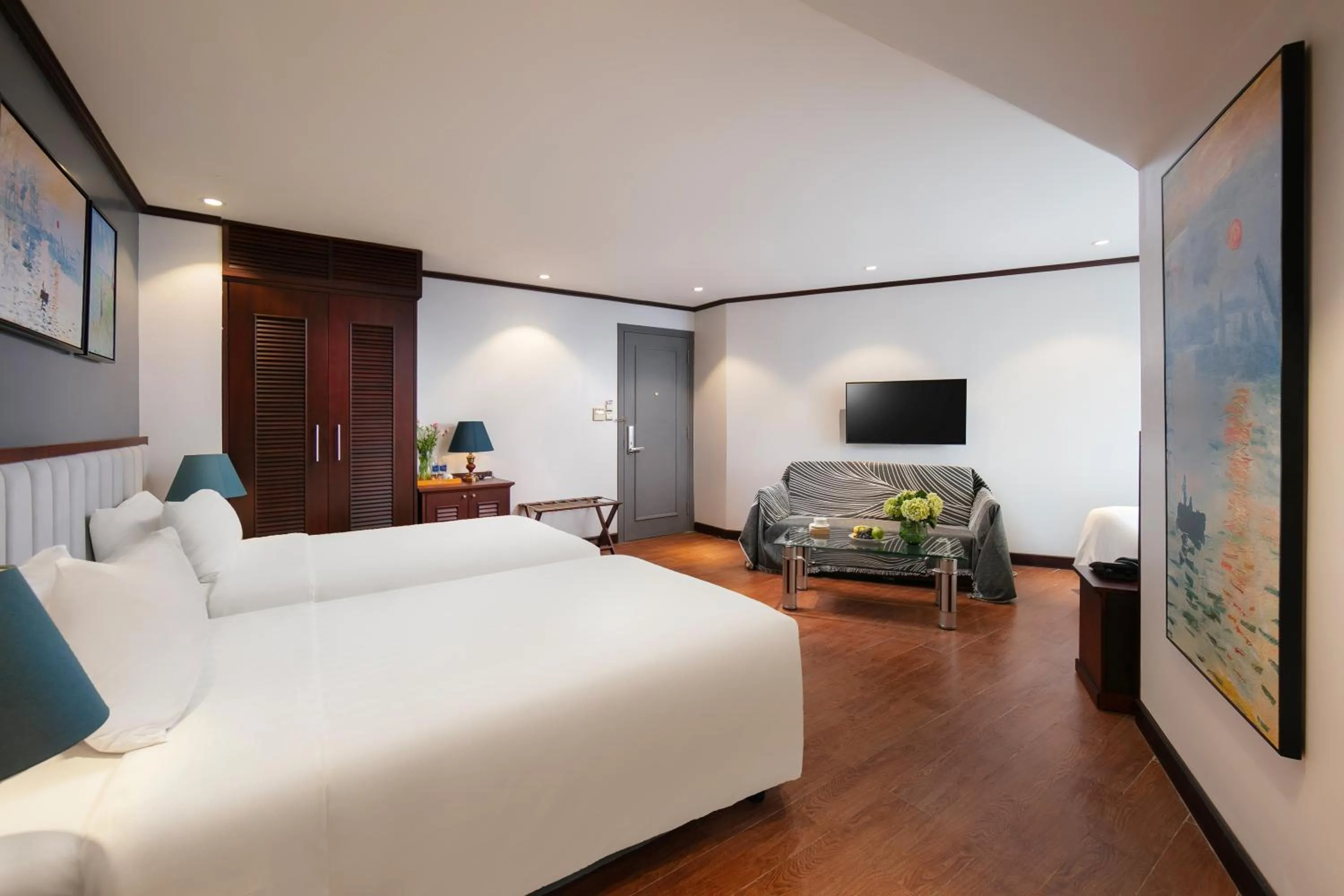 Bedroom, Bed in MAY DE VILLE Corner Hotel