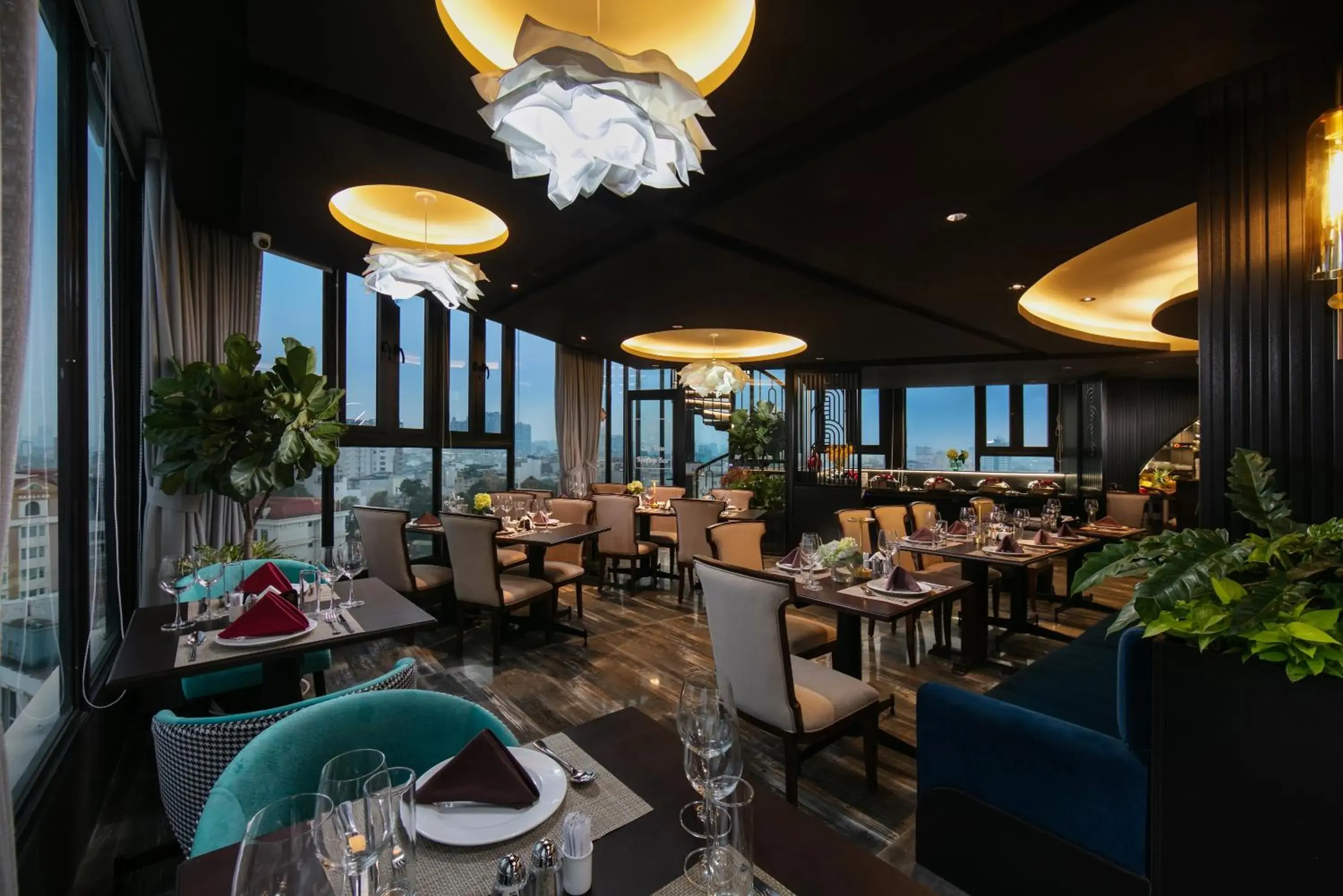 Restaurant/places to eat in MAY DE VILLE Corner Hotel Restaurant/places to eat in MAY DE VILLE Corner Hotel