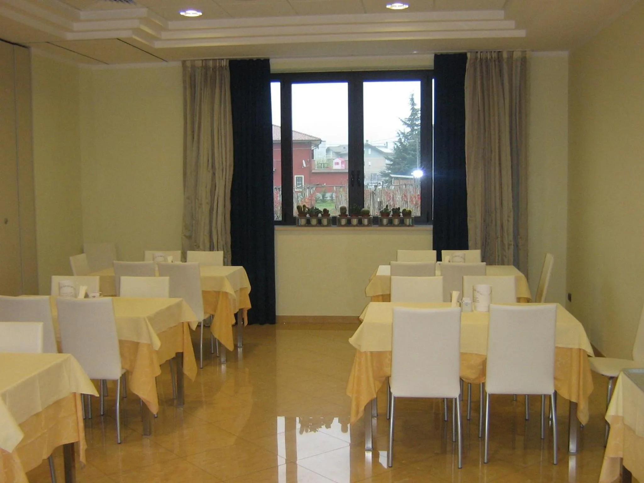 Restaurant/places to eat in Hotel Sanremo