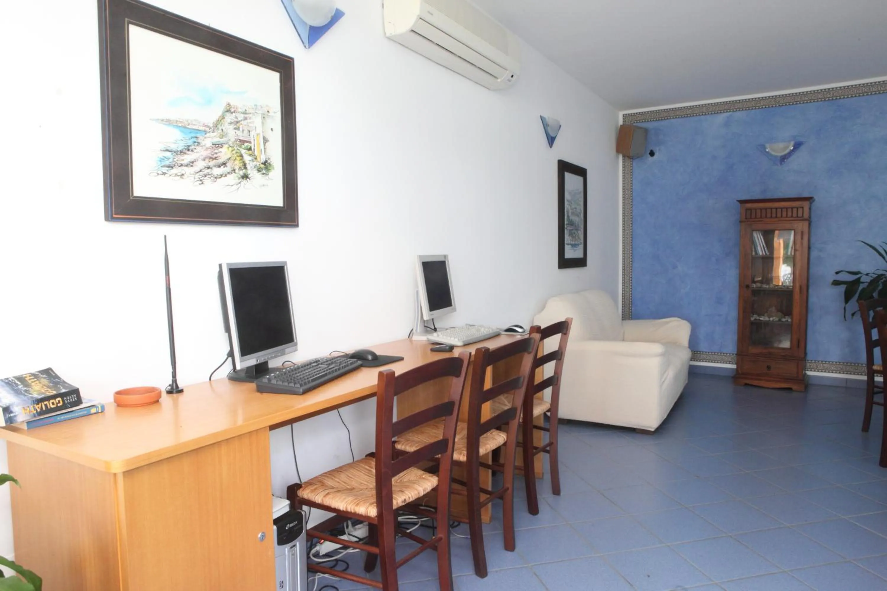 Communal lounge/ TV room in Hotel Residence La Villetta