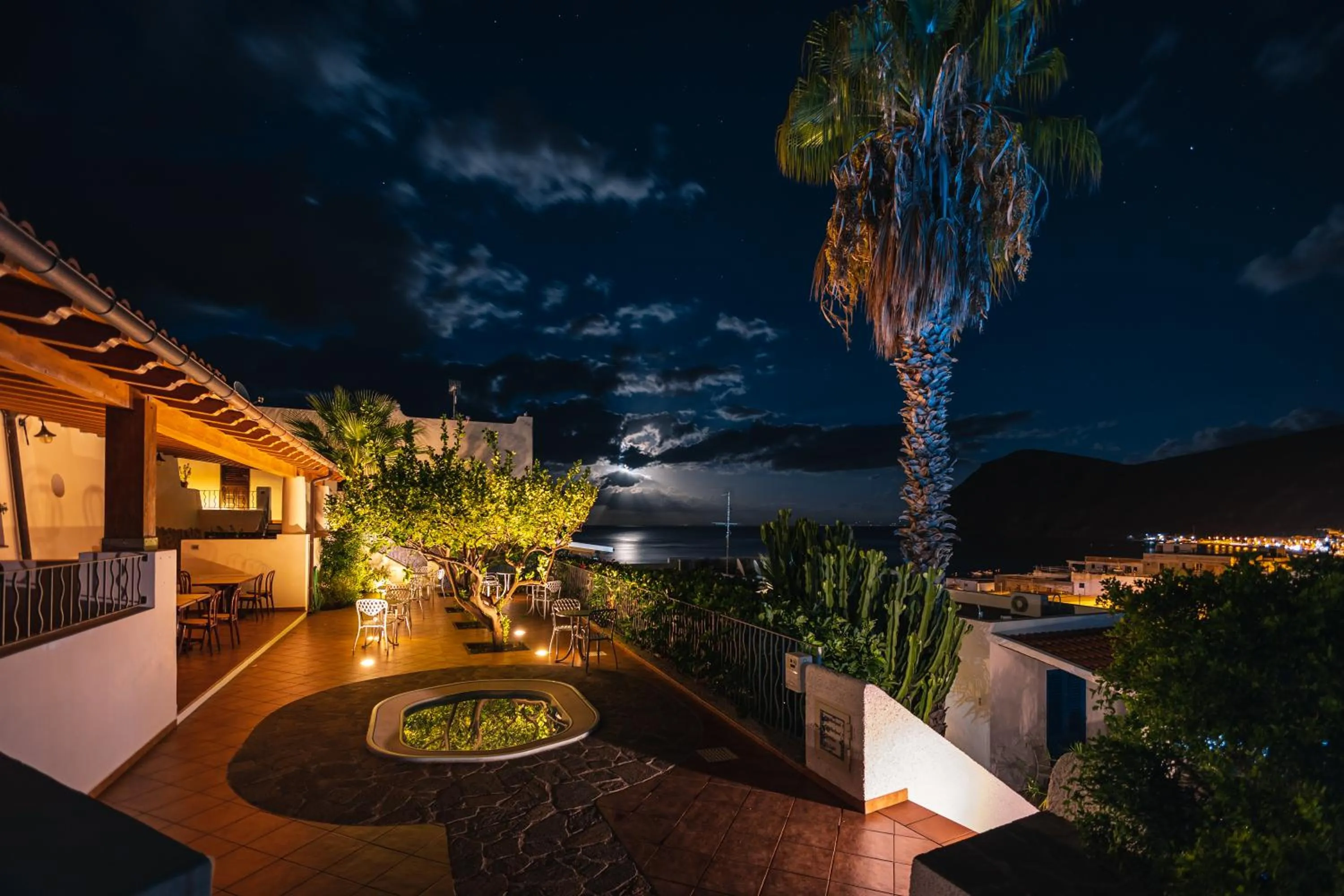 Hot Tub in Hotel Residence La Villetta