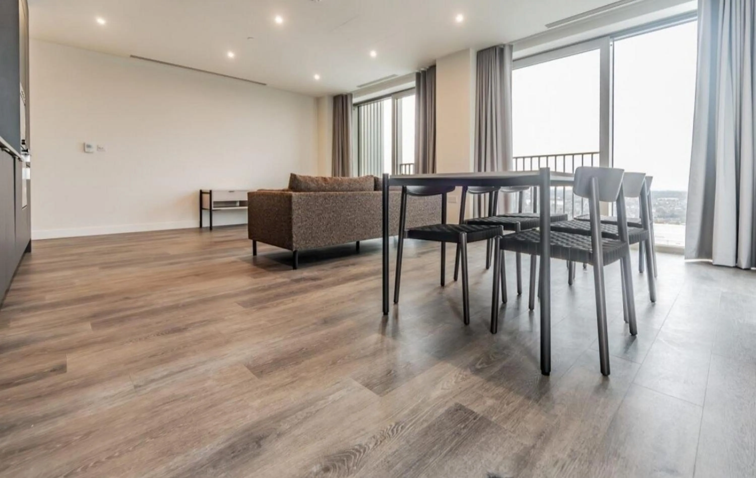 Skyline Views 1 Bed Apartment Sleeps 2
