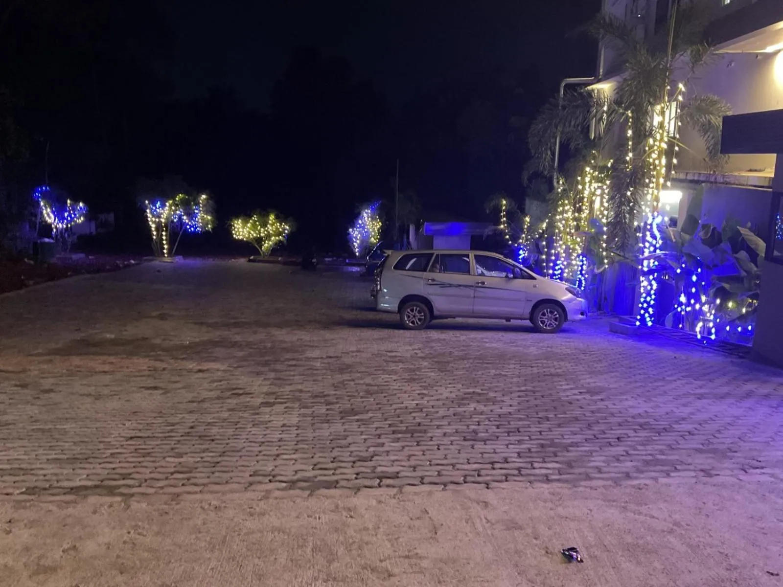 Parking in Aurora Hotels and Resorts