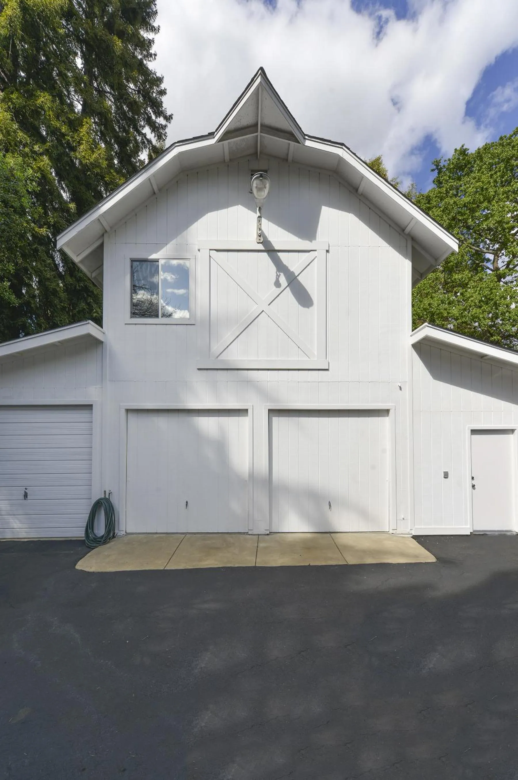 Property building in Stahlecker House Inn