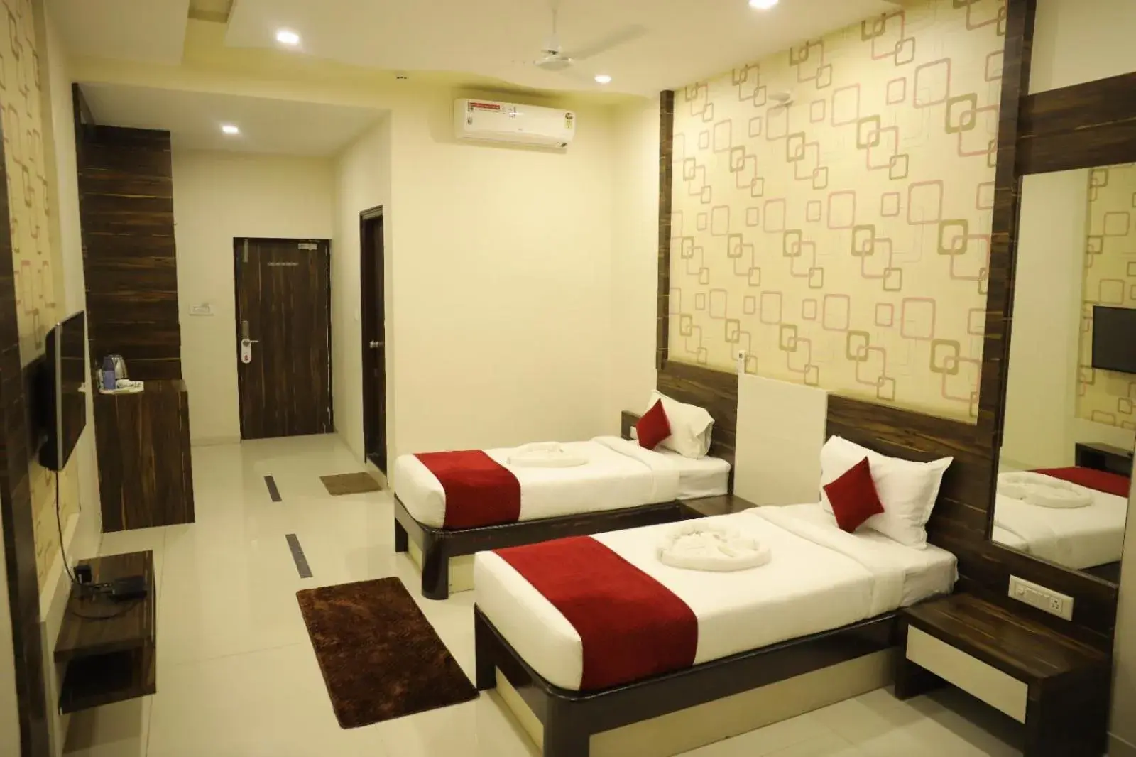 Bedroom, Bed in Hotel Shashinag Residency Bedroom, Bed in Hotel Shashinag Residency