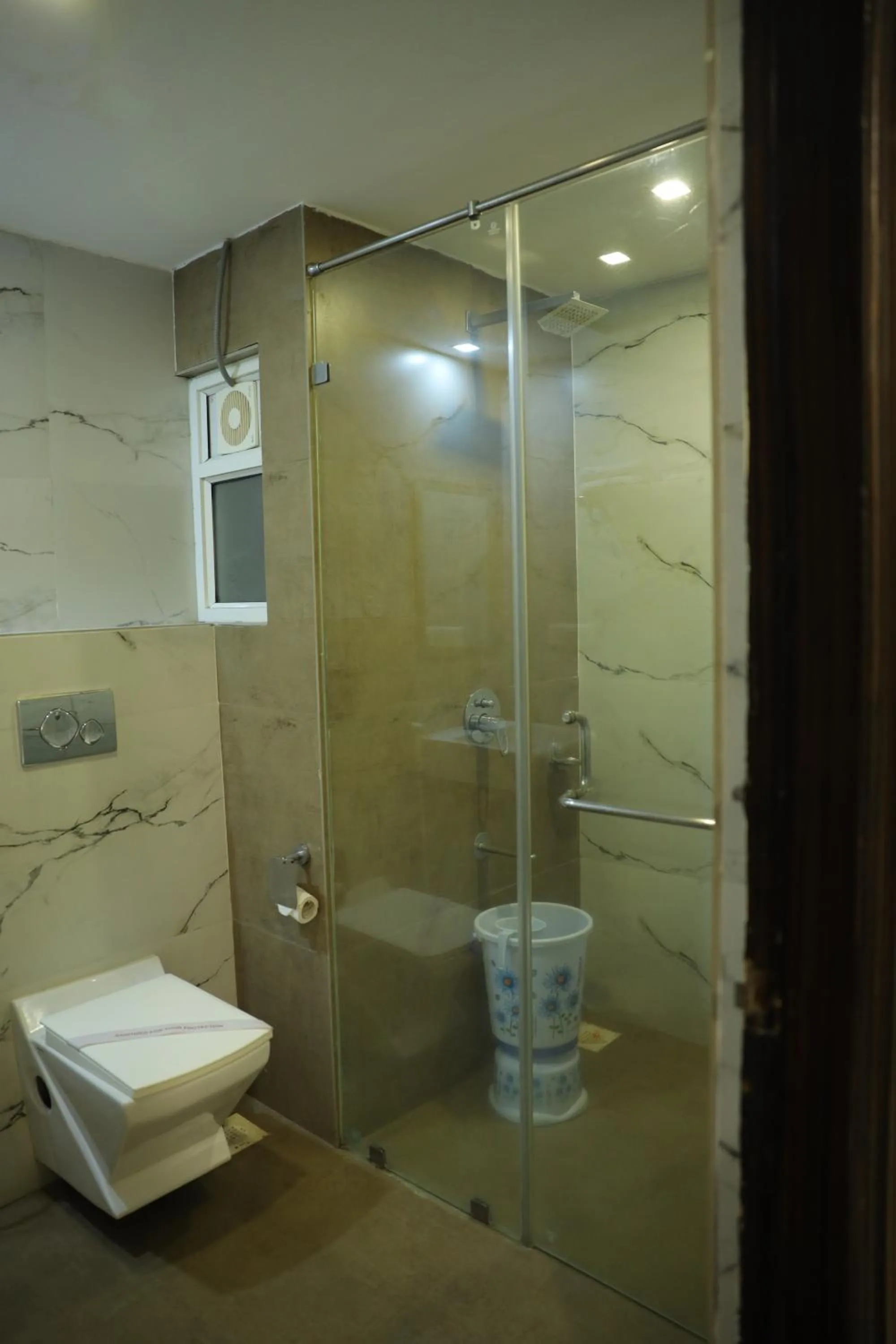 Bathroom in Hotel Shashinag Residency