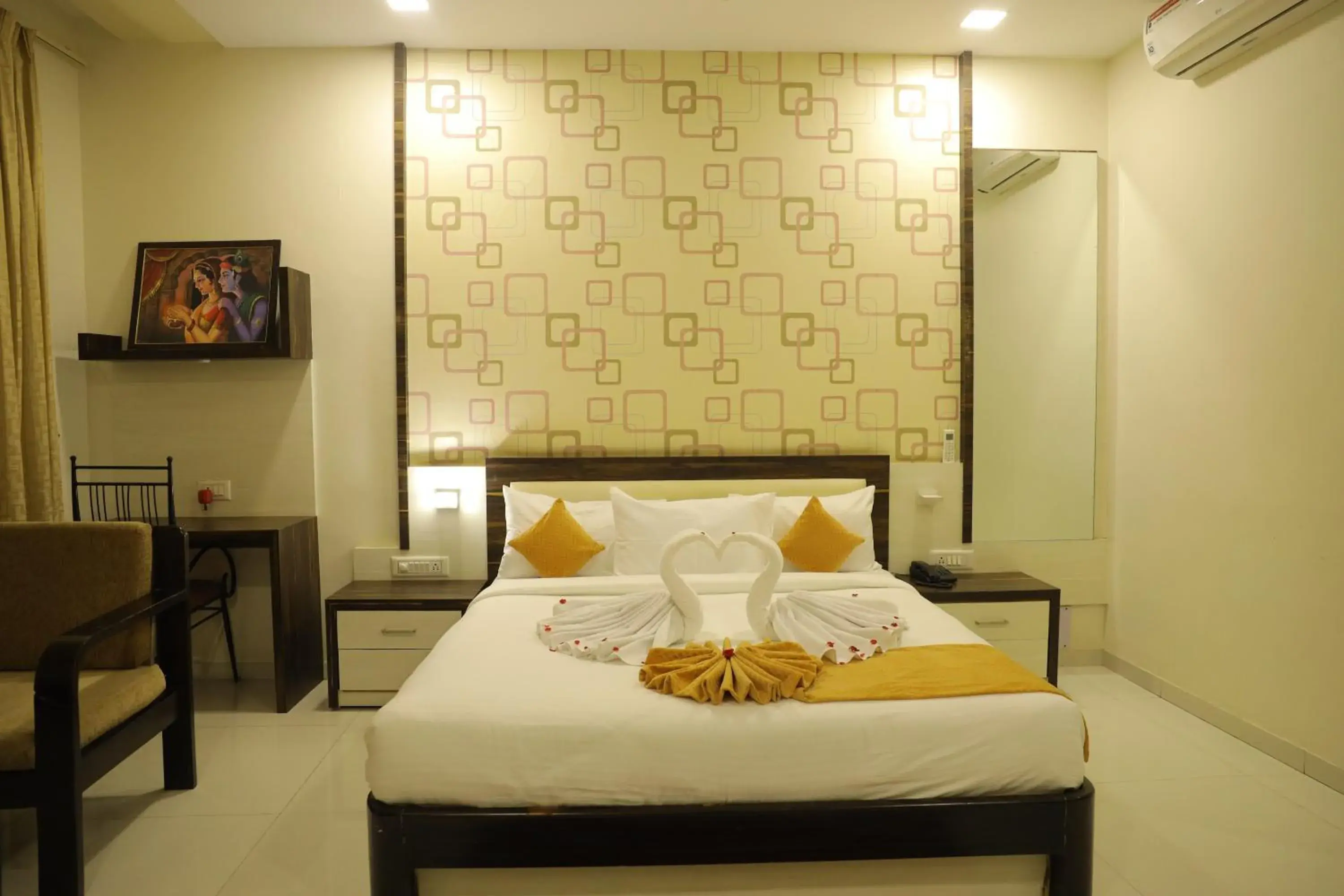 Bedroom, Bed in Hotel Shashinag Residency Bedroom, Bed in Hotel Shashinag Residency