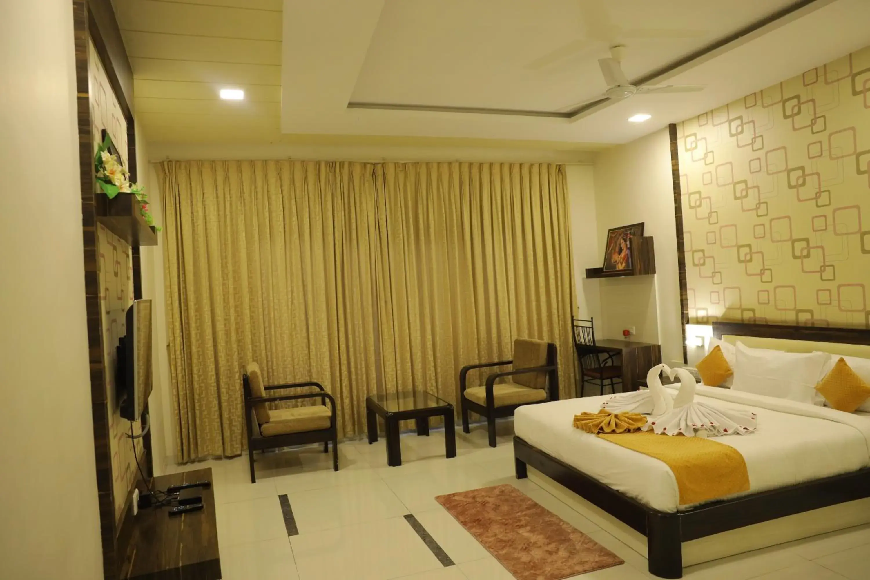 Bed in Hotel Shashinag Residency Bed in Hotel Shashinag Residency