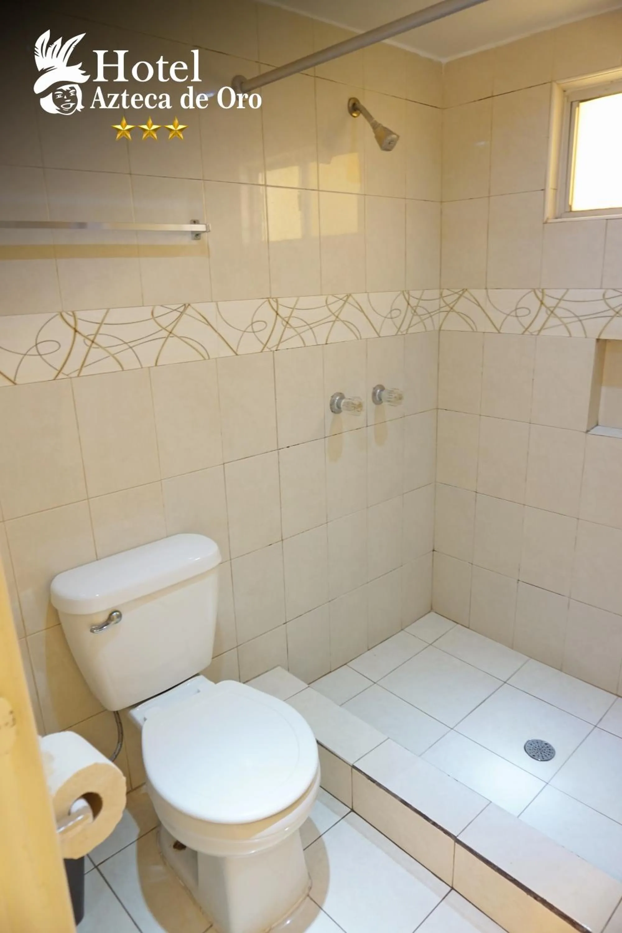 Bathroom in Hotel Azteca de Oro Mexicali