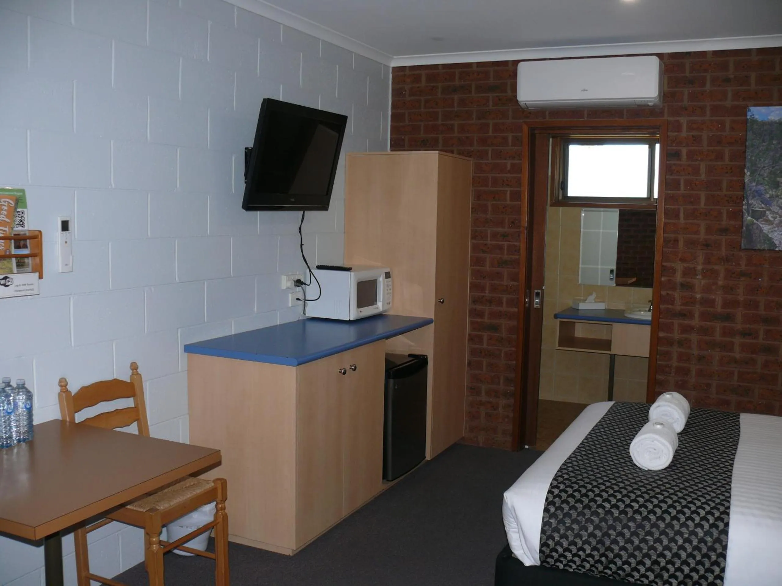 Photo of the whole room, Bed in Milawa Motel