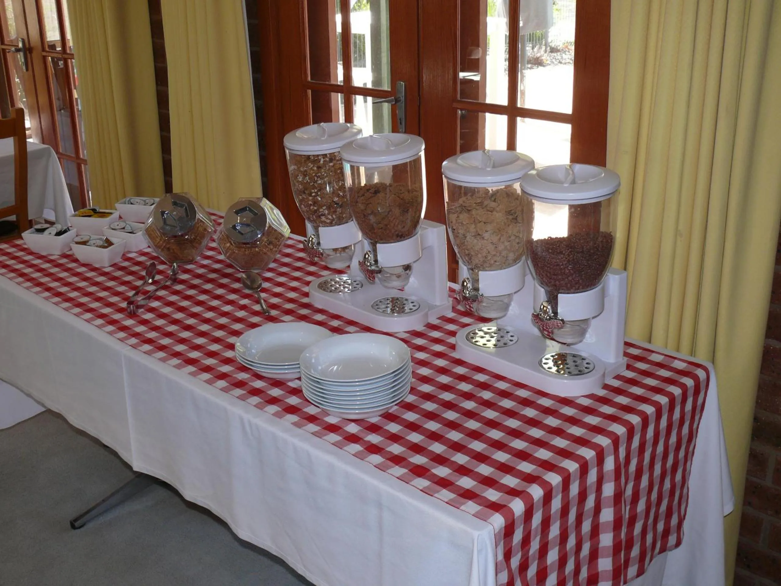 Buffet breakfast in Milawa Motel