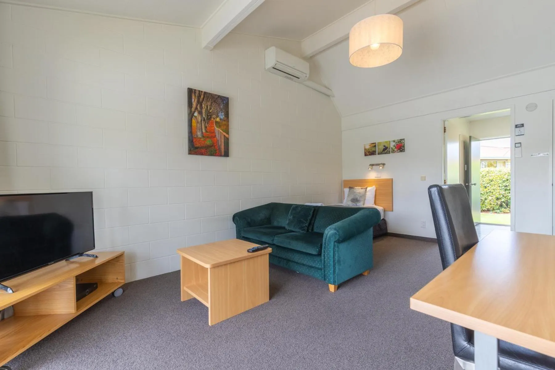 Living room in Andorra Motel