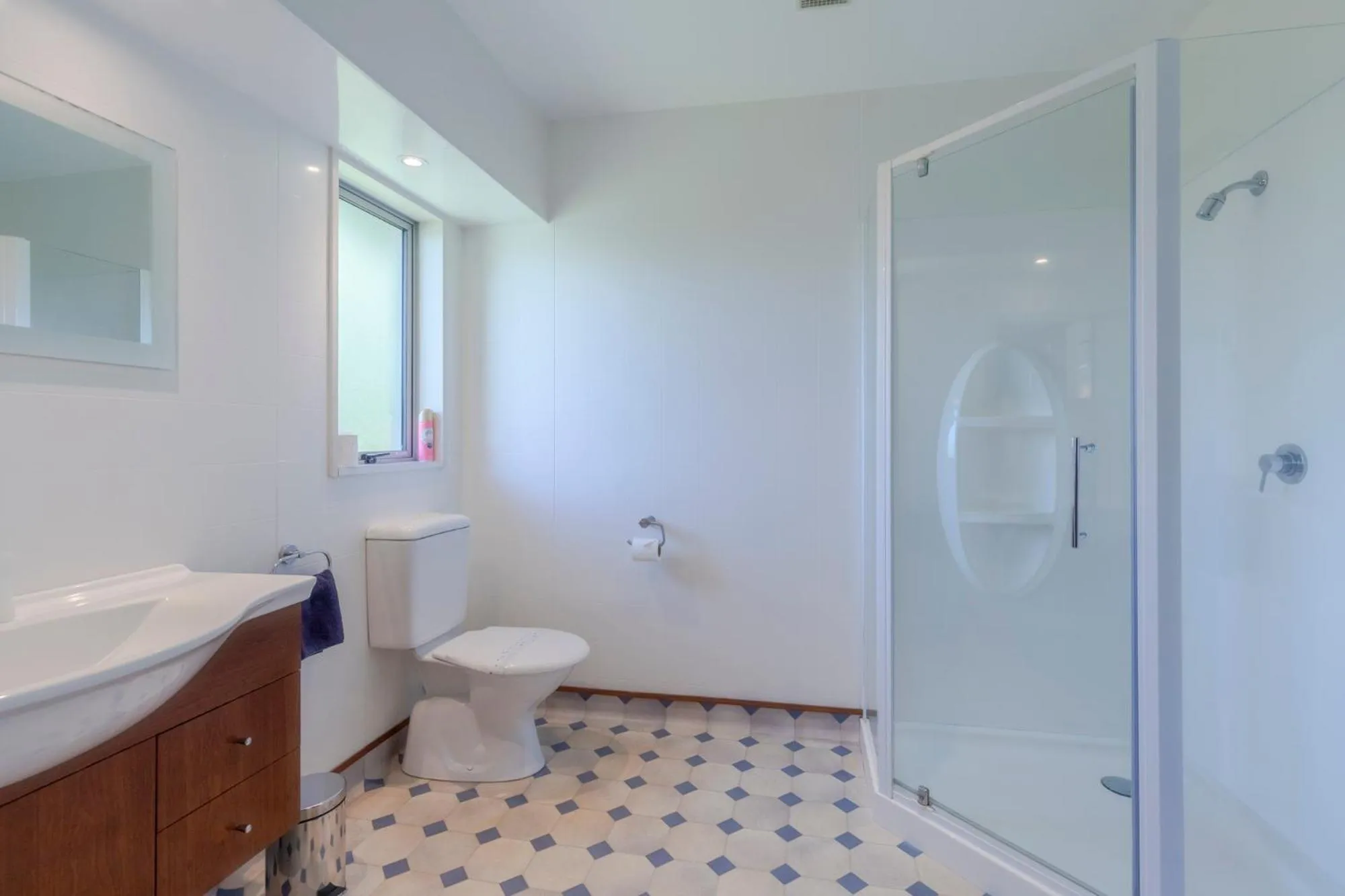 Shower in Andorra Motel