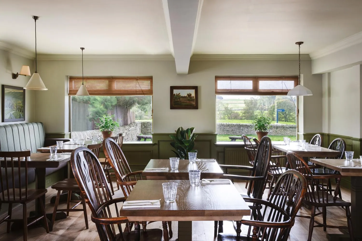 Restaurant/places to eat in The Hide