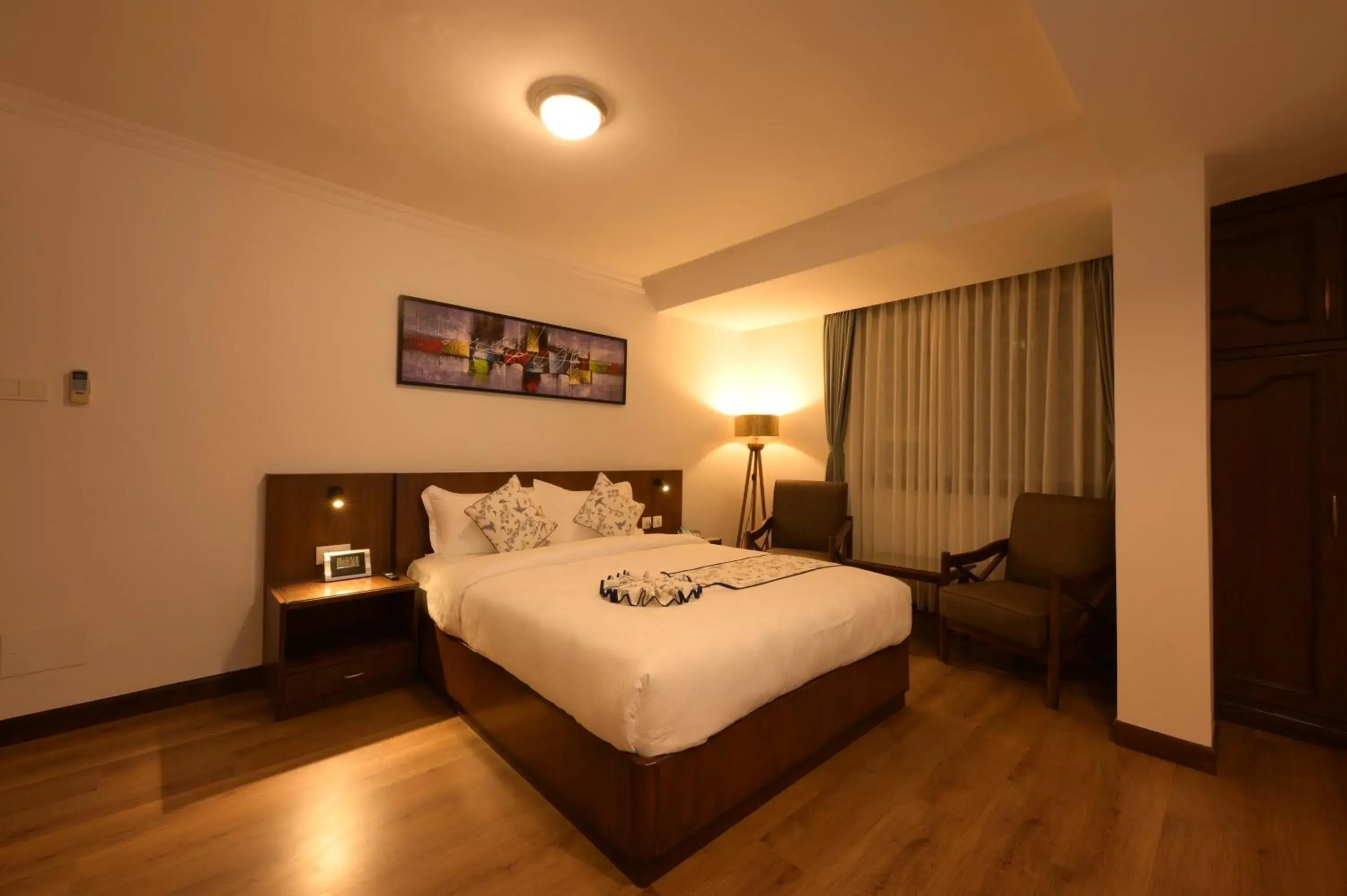 Bedroom, Bed in Gallery Park Hotel Bedroom, Bed in Gallery Park Hotel