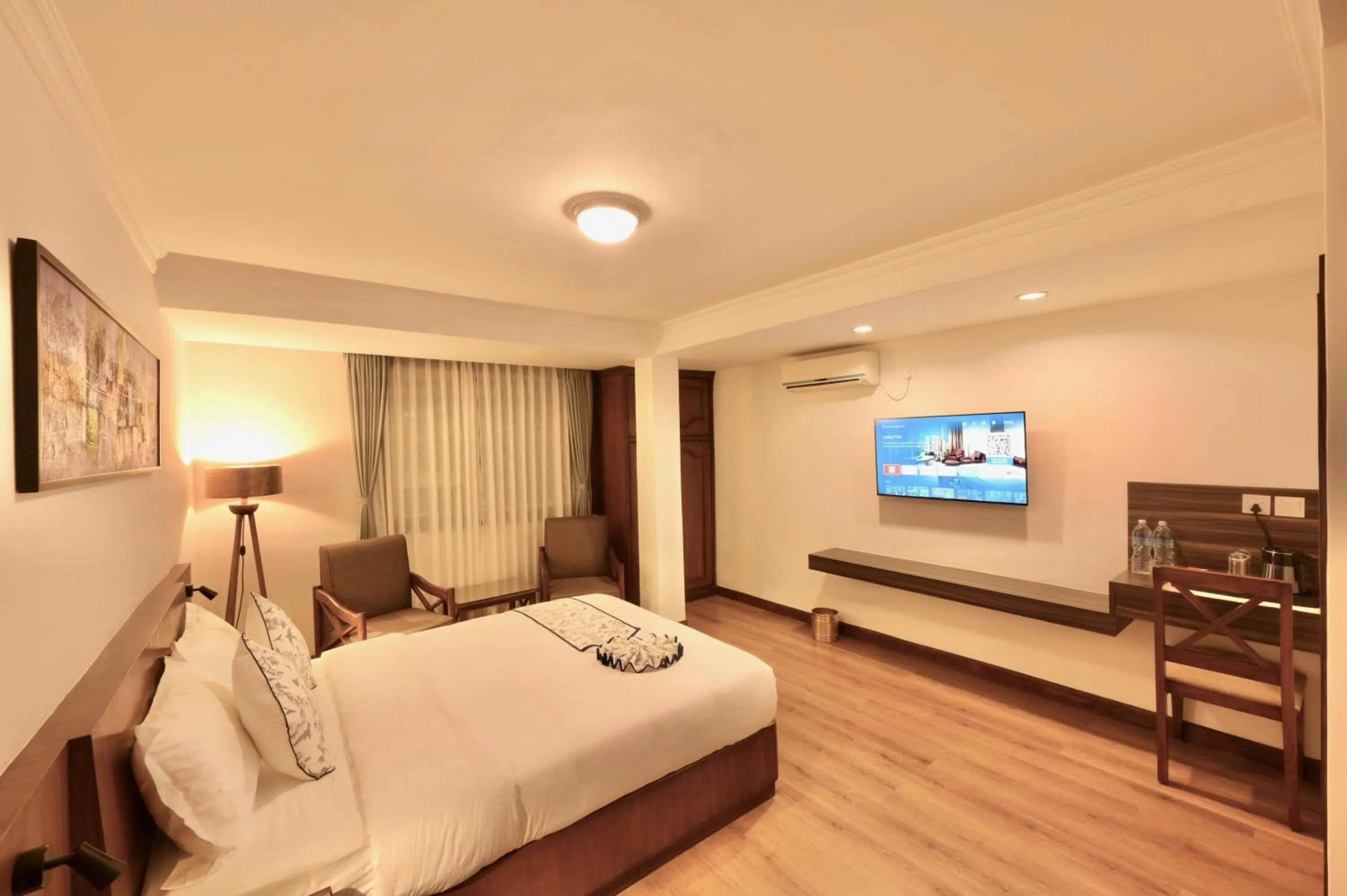 Bedroom, Bed in Gallery Park Hotel