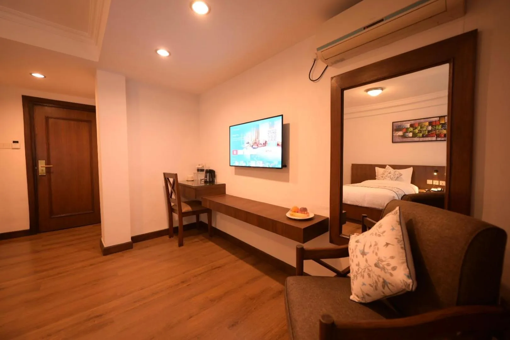 Bedroom, Bed in Gallery Park Hotel