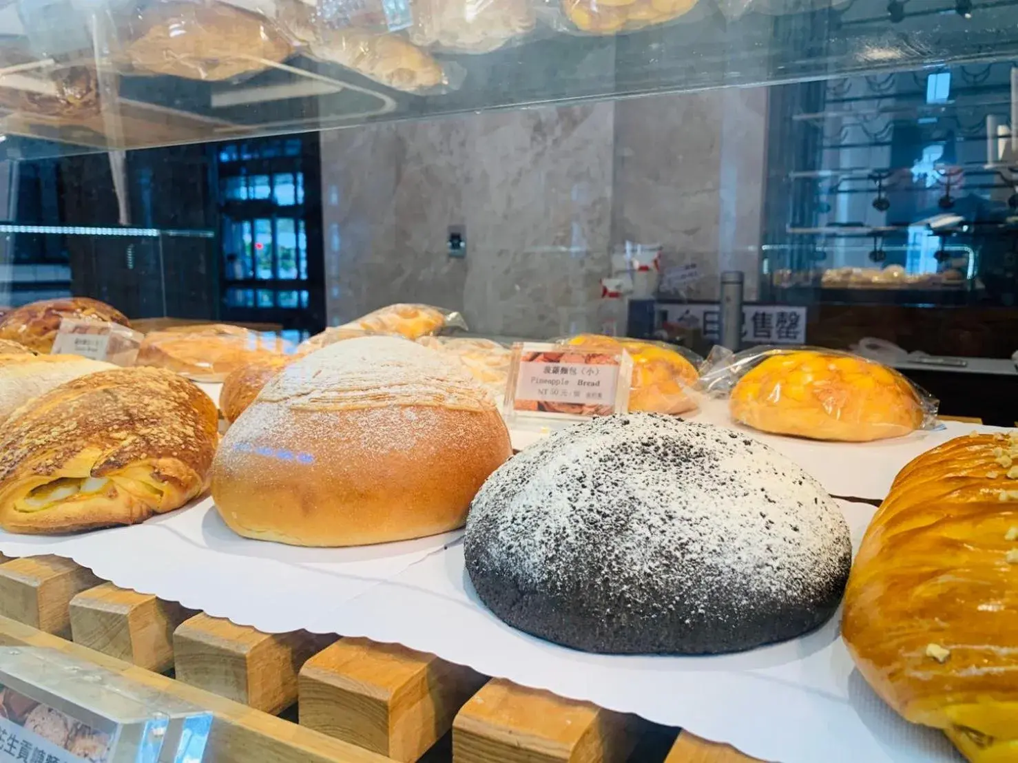 Food and drinks in Golden Lake Hotel Food and drinks in Golden Lake Hotel