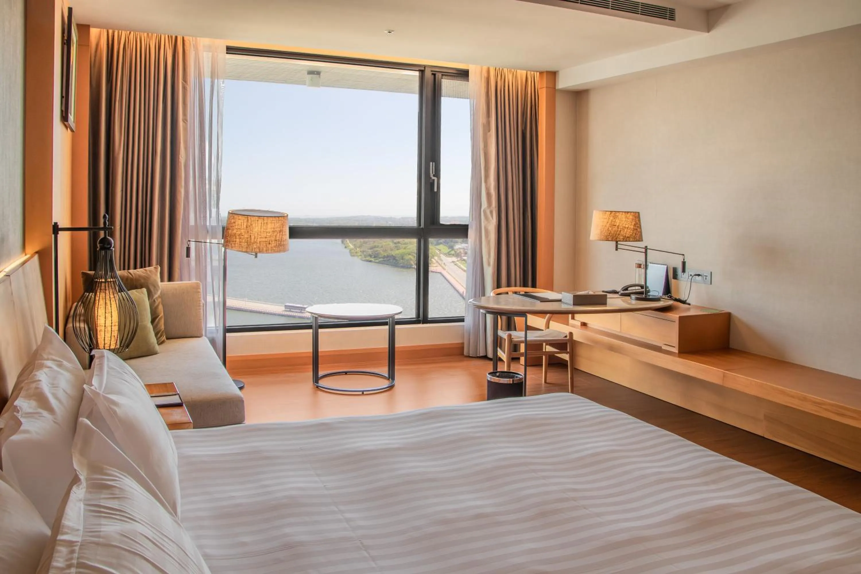 Photo of the whole room, Bed in Golden Lake Hotel