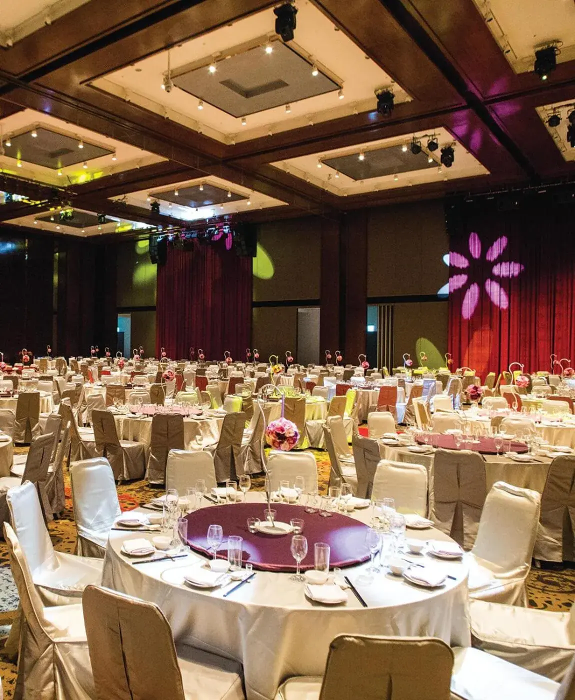 Restaurant/places to eat in Golden Lake Hotel Restaurant/places to eat in Golden Lake Hotel