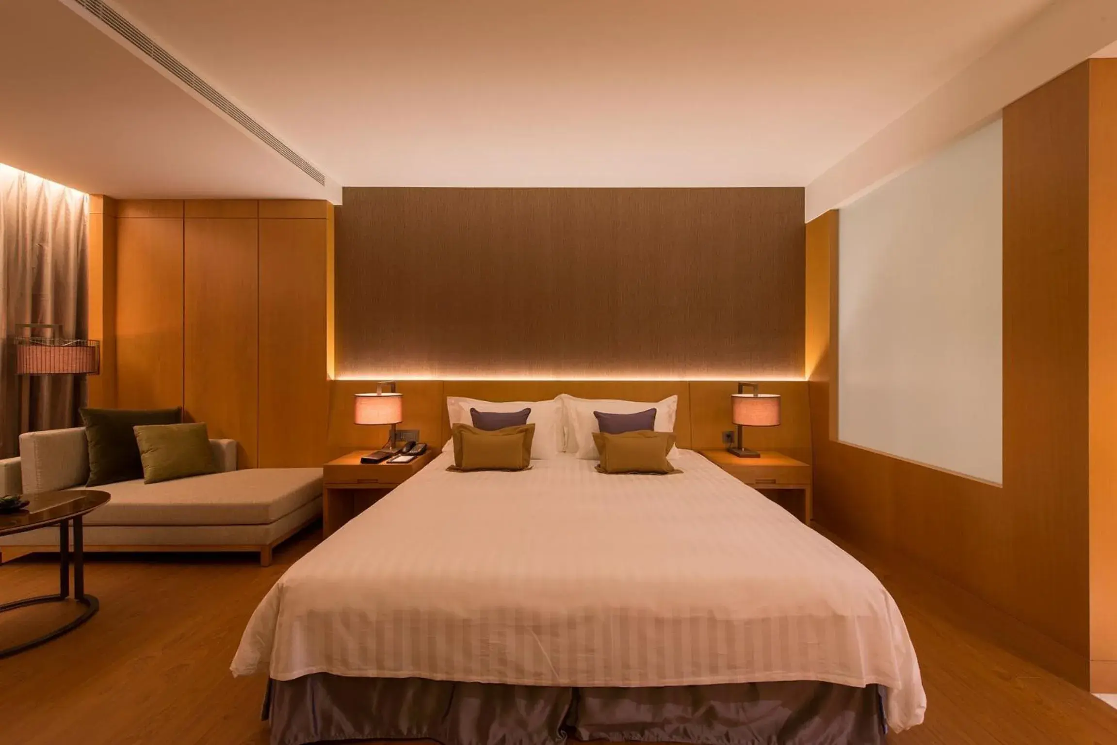 Bed in Golden Lake Hotel Bed in Golden Lake Hotel