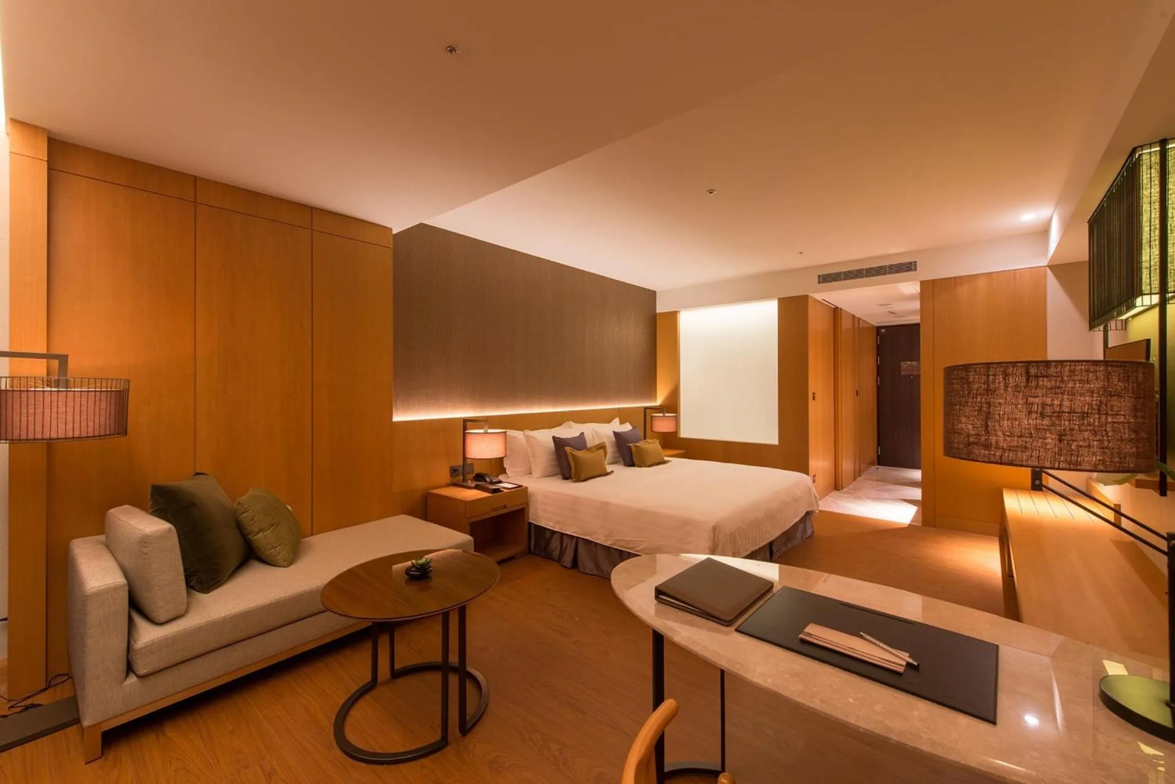 Photo of the whole room, Bed in Golden Lake Hotel