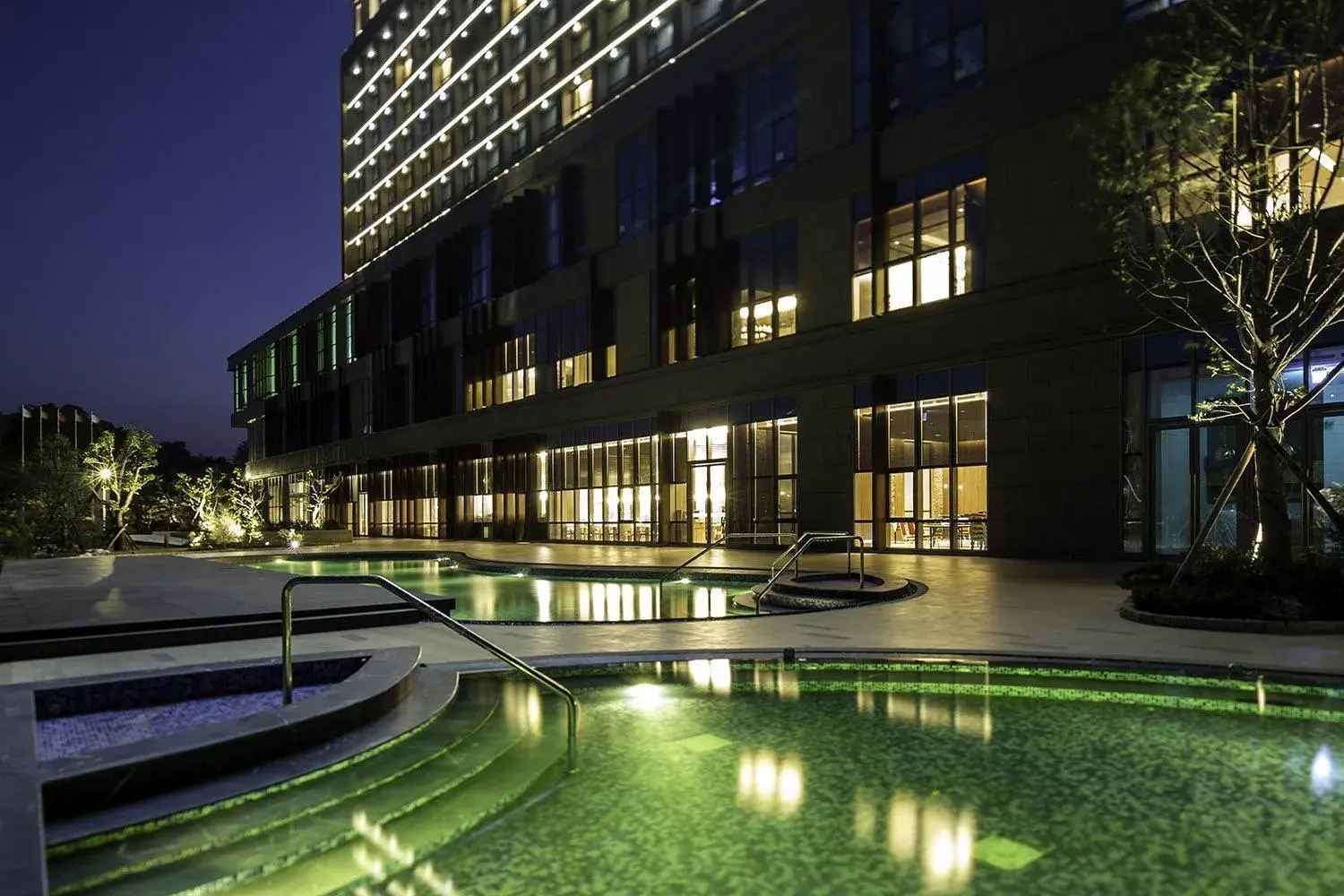 Swimming pool in Golden Lake Hotel Swimming pool in Golden Lake Hotel