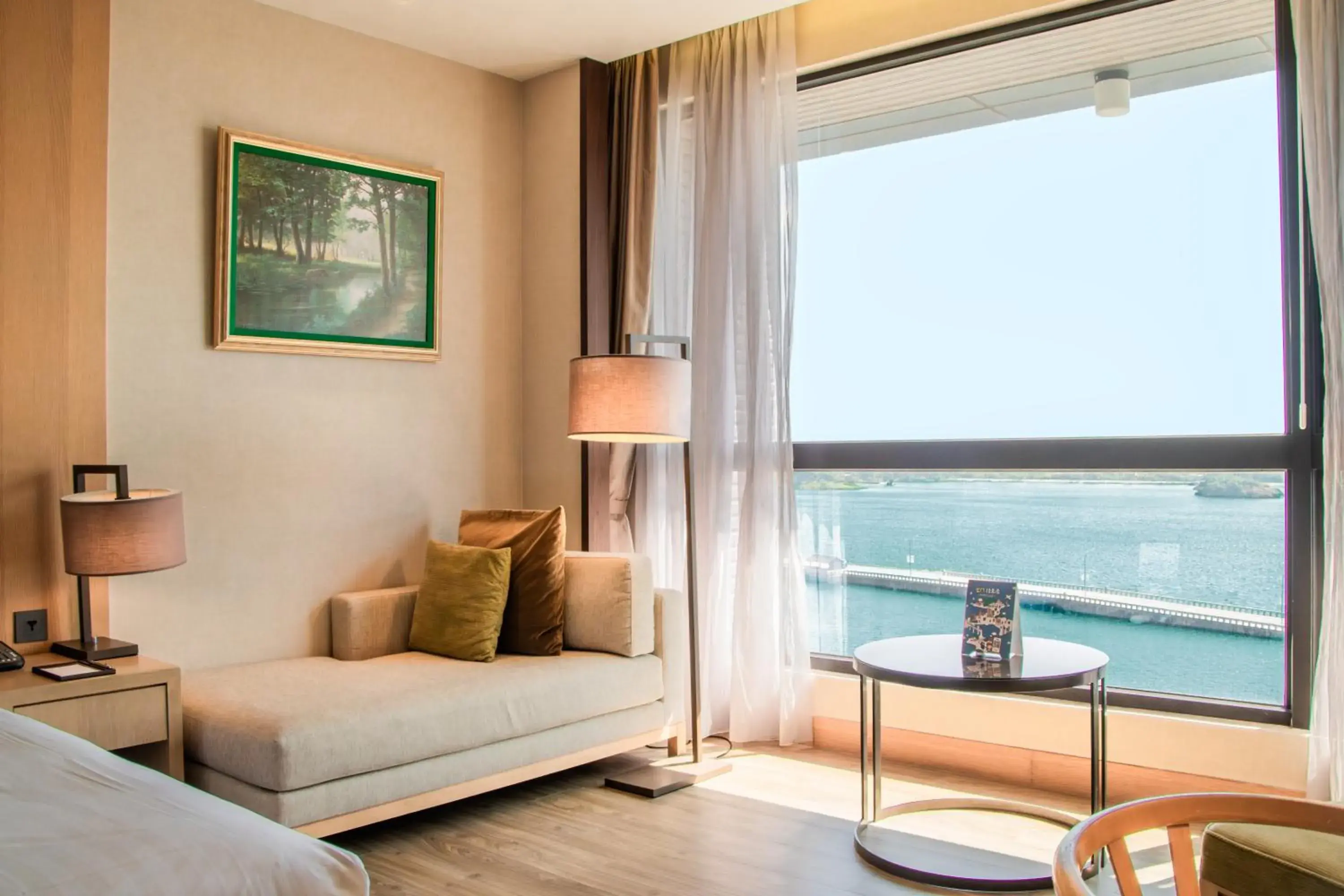 Lake view, Bed in Golden Lake Hotel Lake view, Bed in Golden Lake Hotel