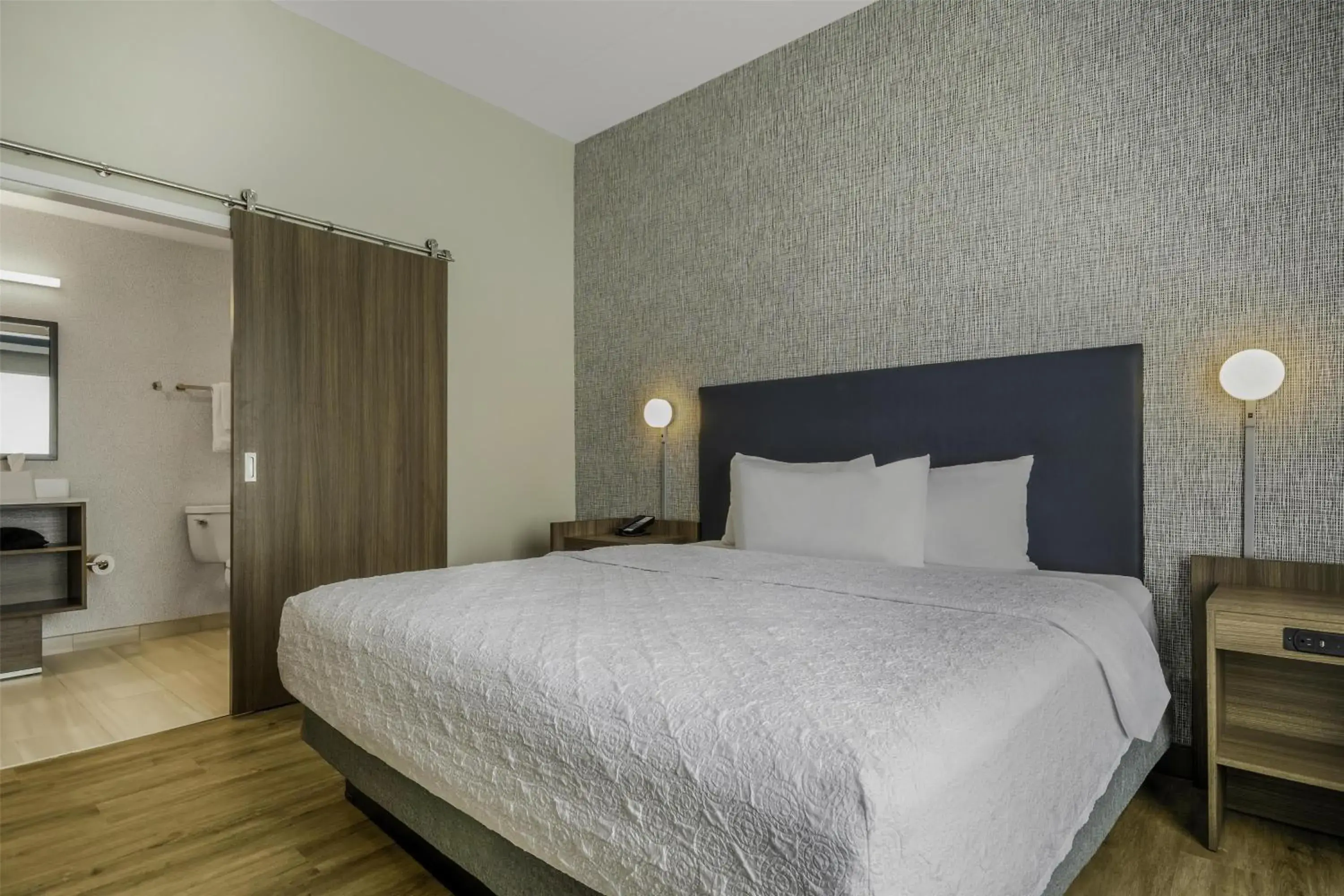 Bed in Home2 Suites By Hilton Cincinnati Midtown Oakley Bed in Home2 Suites By Hilton Cincinnati Midtown Oakley