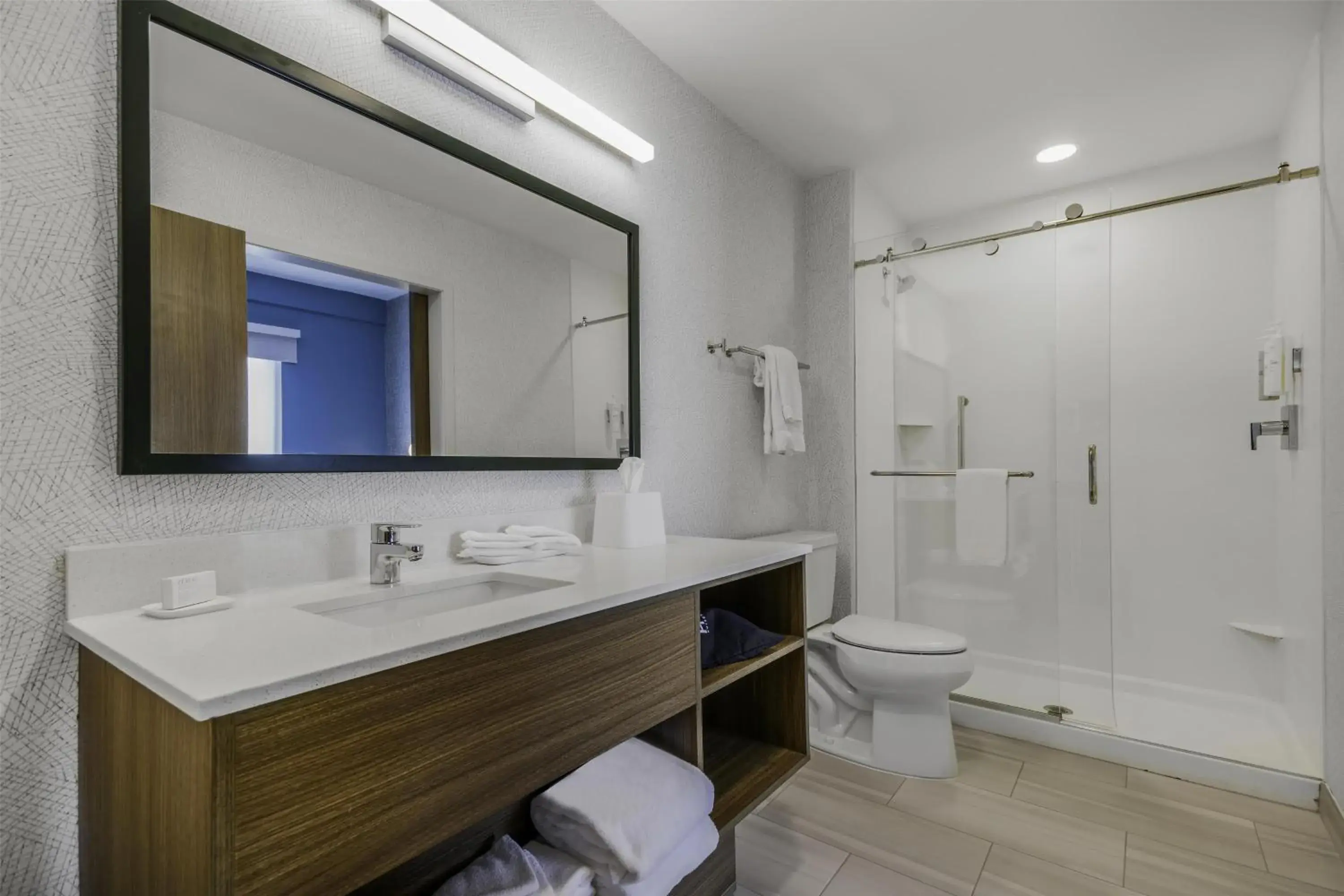 Bathroom in Home2 Suites By Hilton Cincinnati Midtown Oakley Bathroom in Home2 Suites By Hilton Cincinnati Midtown Oakley