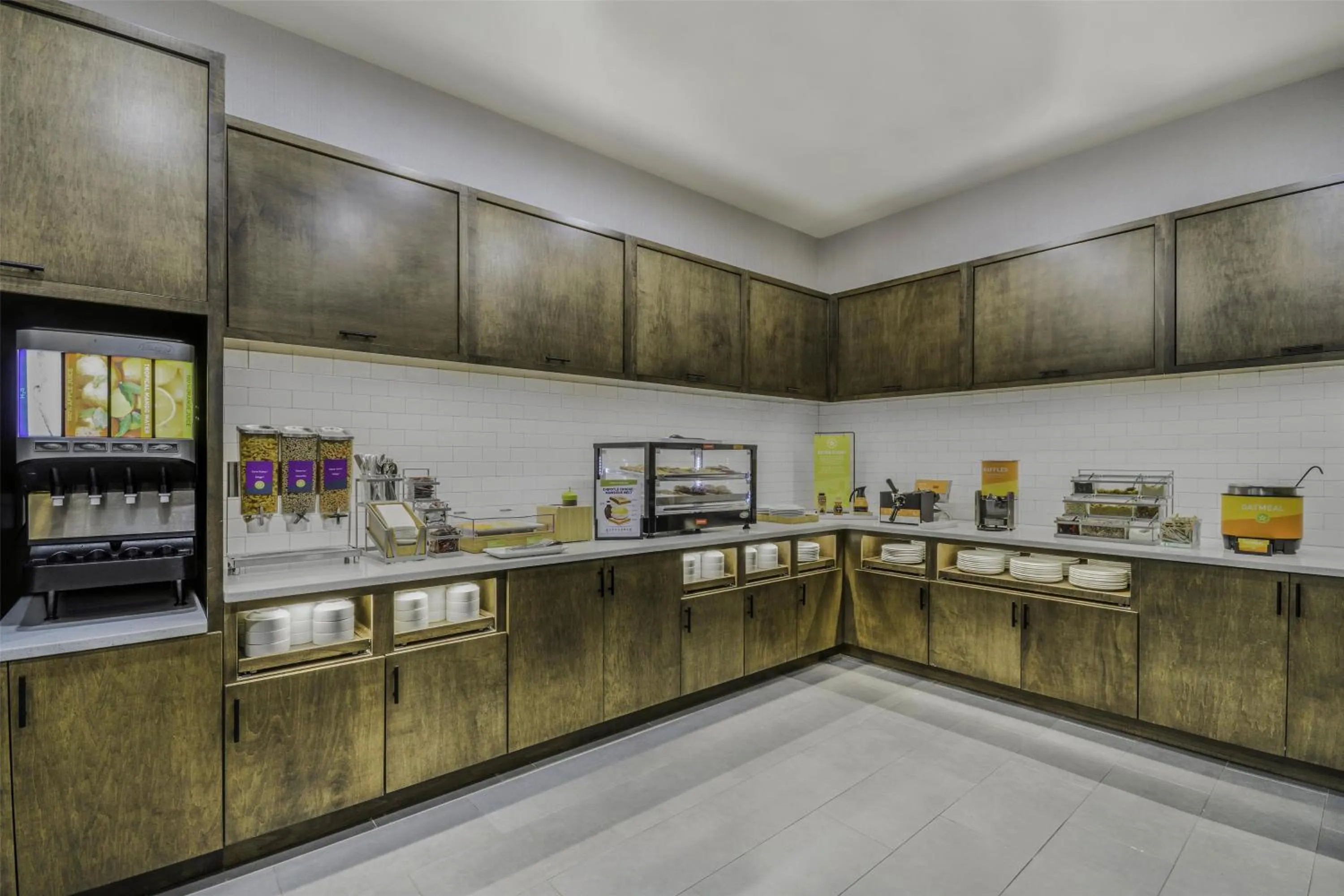 Breakfast in Home2 Suites By Hilton Cincinnati Midtown Oakley