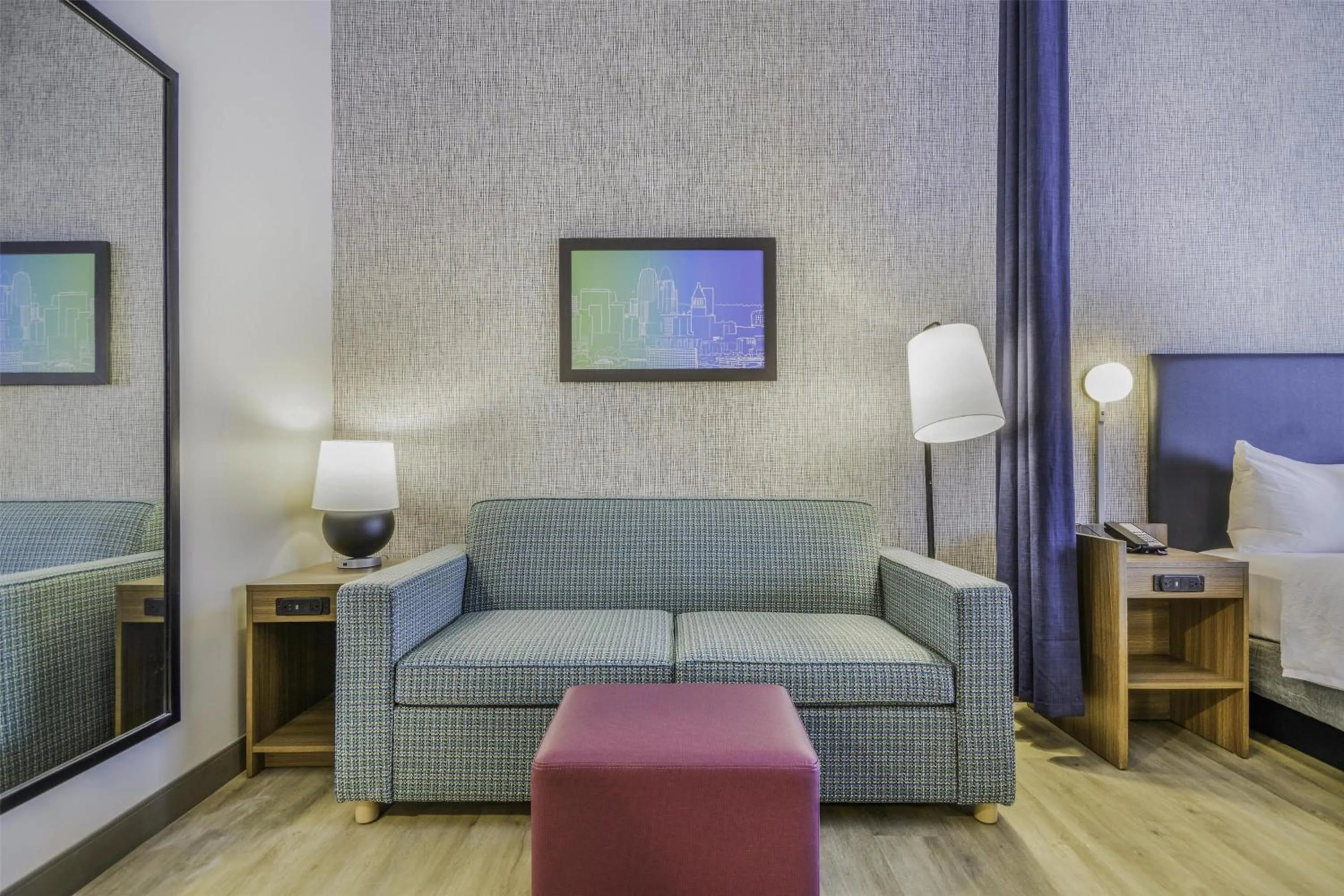 Bed in Home2 Suites By Hilton Cincinnati Midtown Oakley