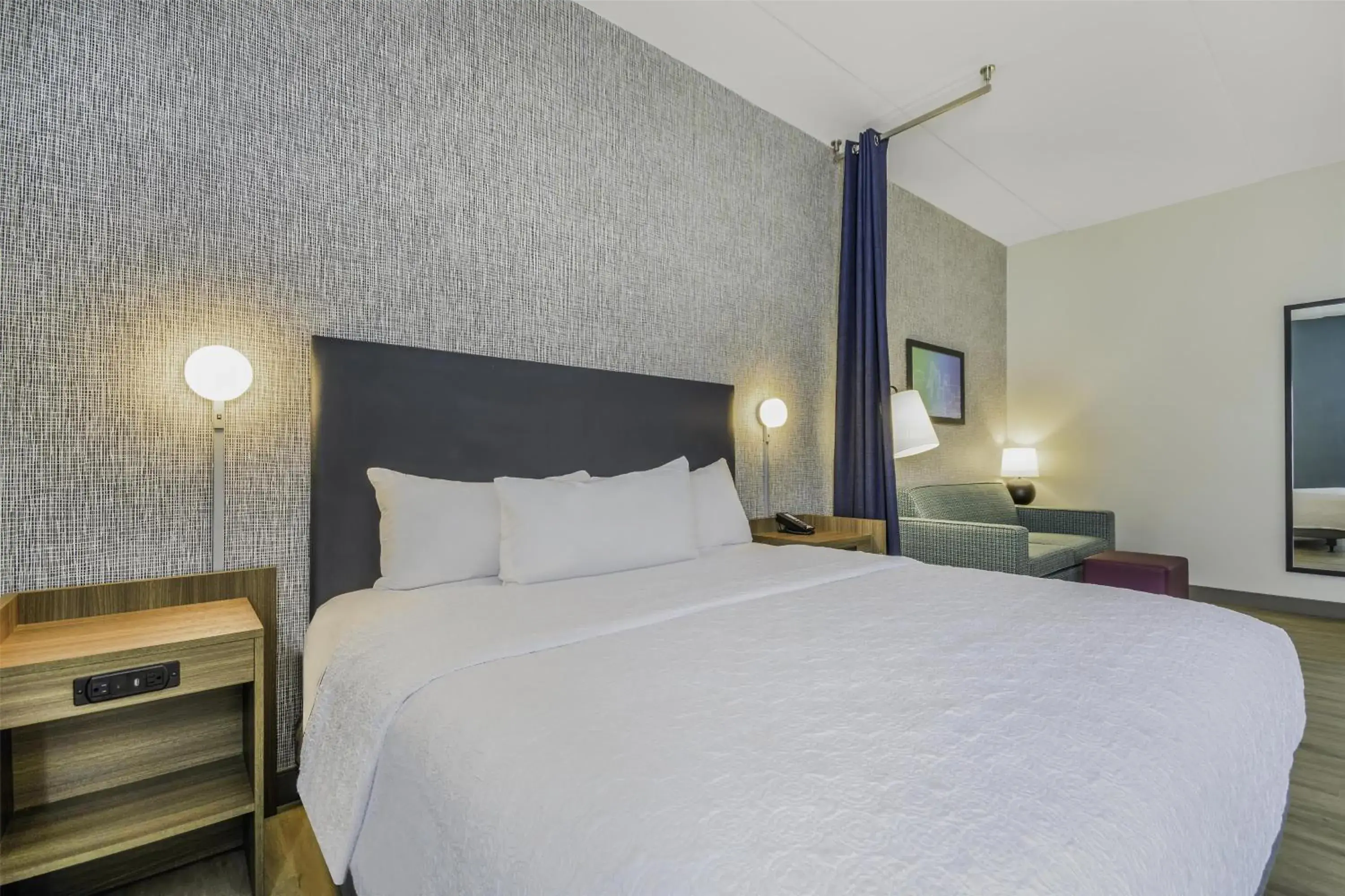 Living room, Bed in Home2 Suites By Hilton Cincinnati Midtown Oakley Living room, Bed in Home2 Suites By Hilton Cincinnati Midtown Oakley