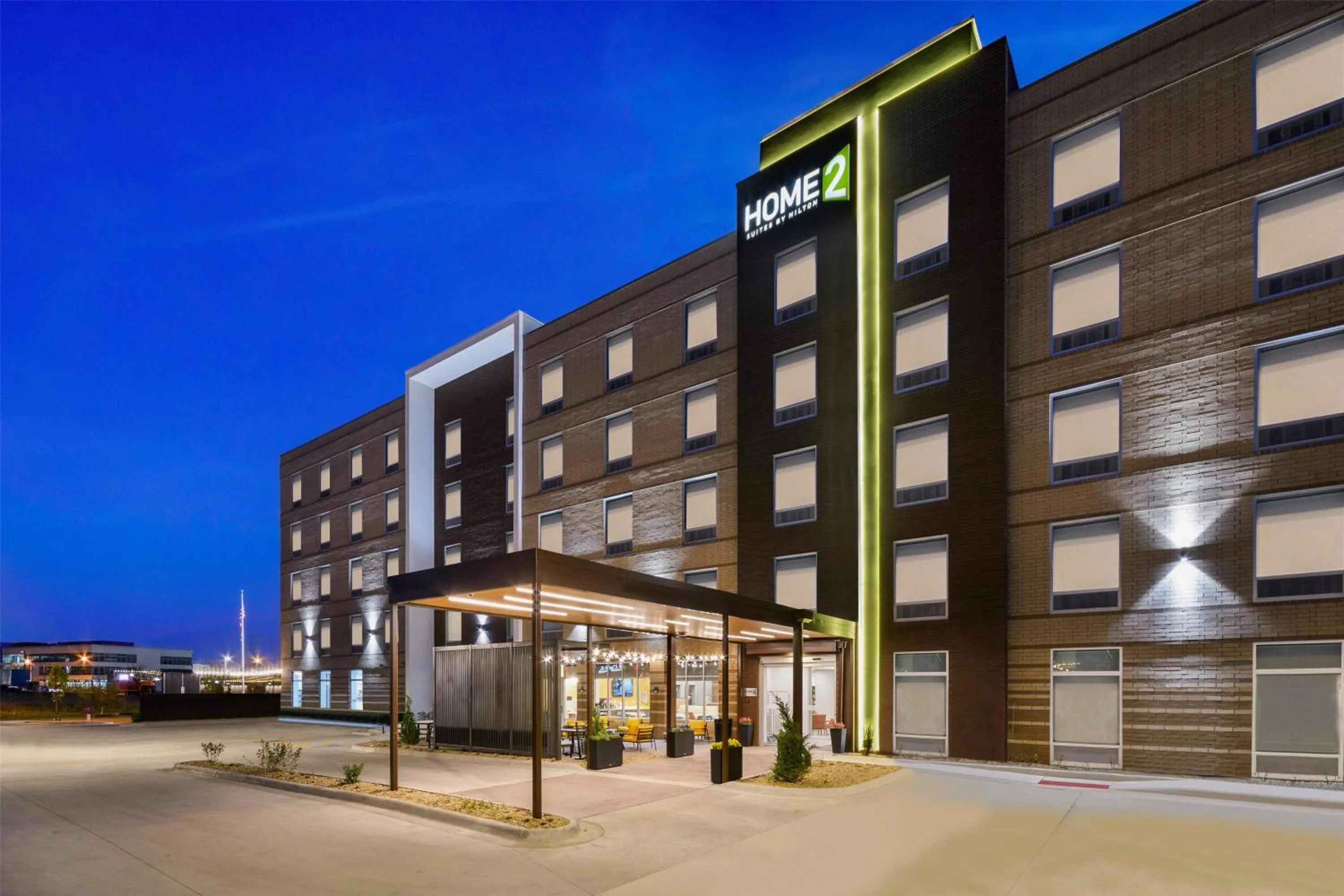 Property building in Home2 Suites By Hilton Cincinnati Midtown Oakley