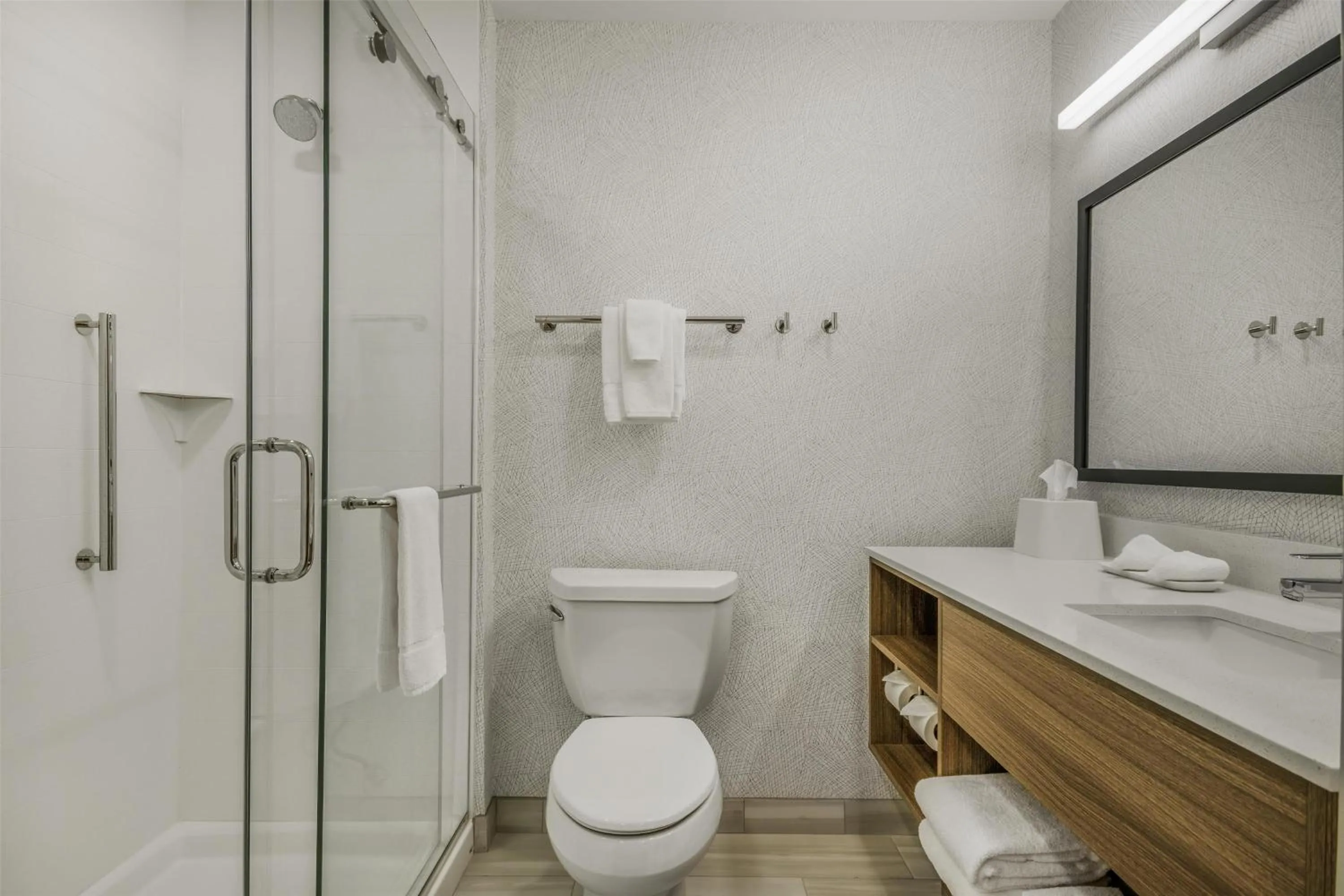 Bathroom in Home2 Suites By Hilton Cincinnati Midtown Oakley