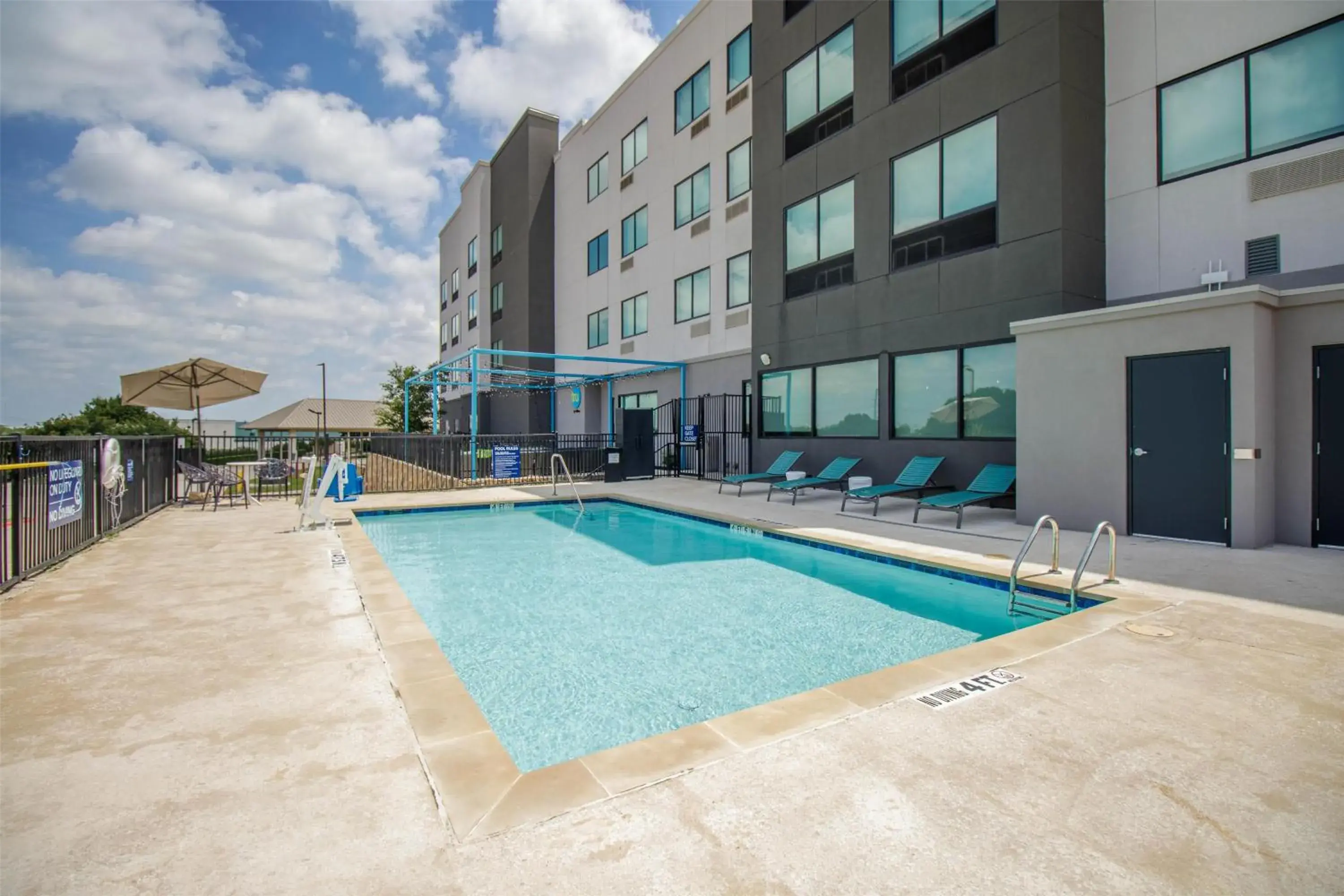 Pool view in Tru By Hilton Mckinney Pool view in Tru By Hilton Mckinney