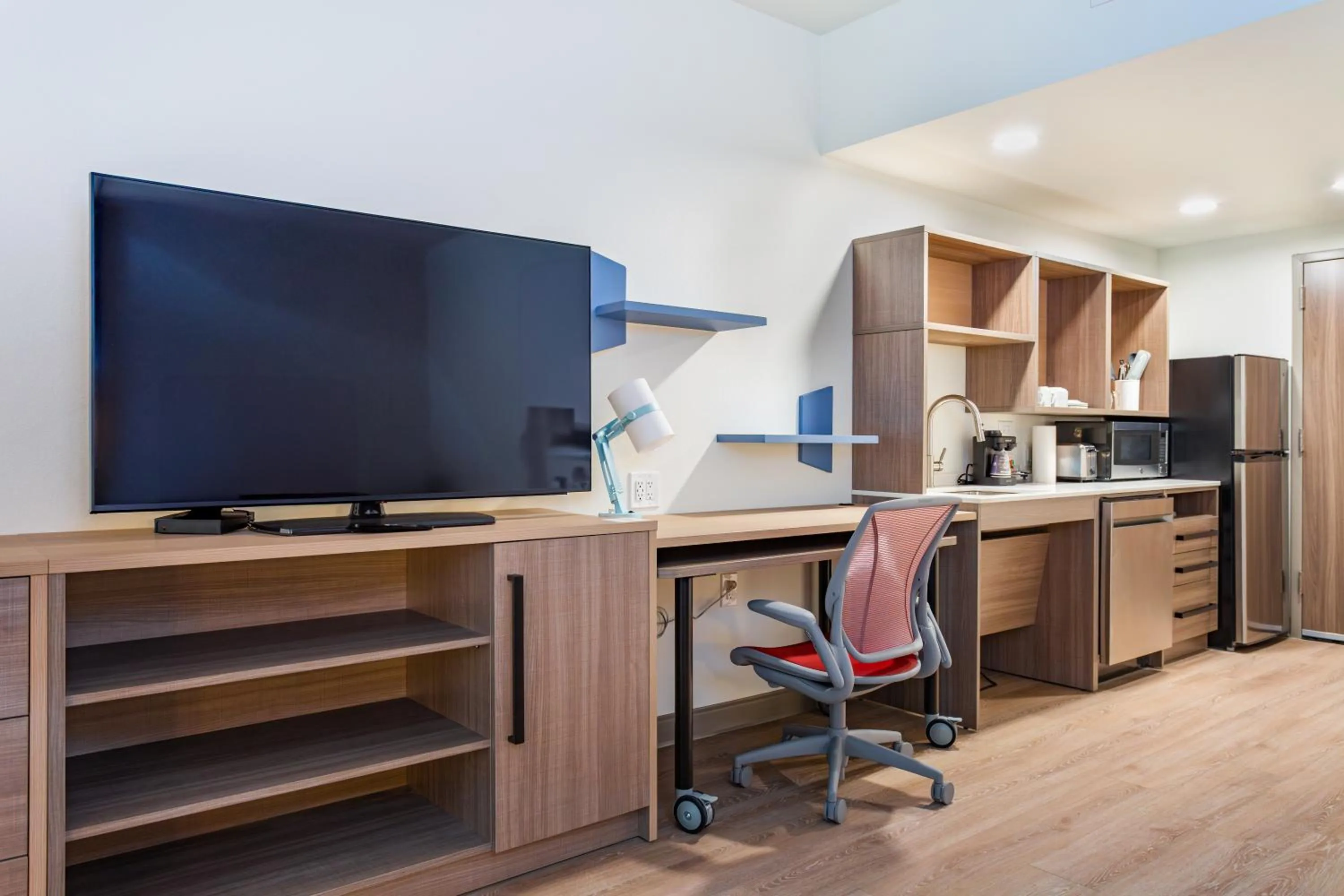 TV and multimedia in Home2 Suites By Hilton Boone