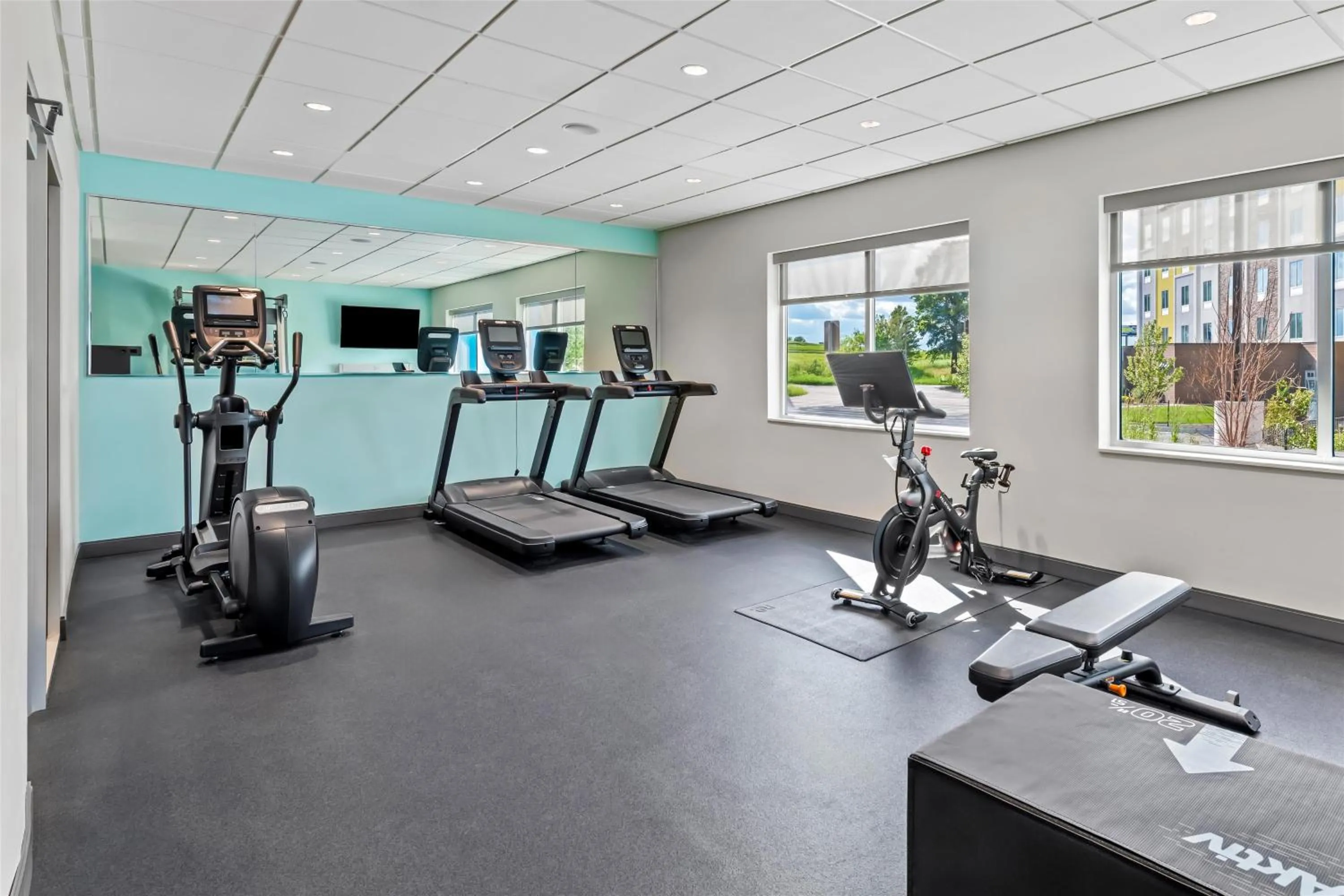 Fitness centre/facilities in Tru By Hilton Kansas City Airport