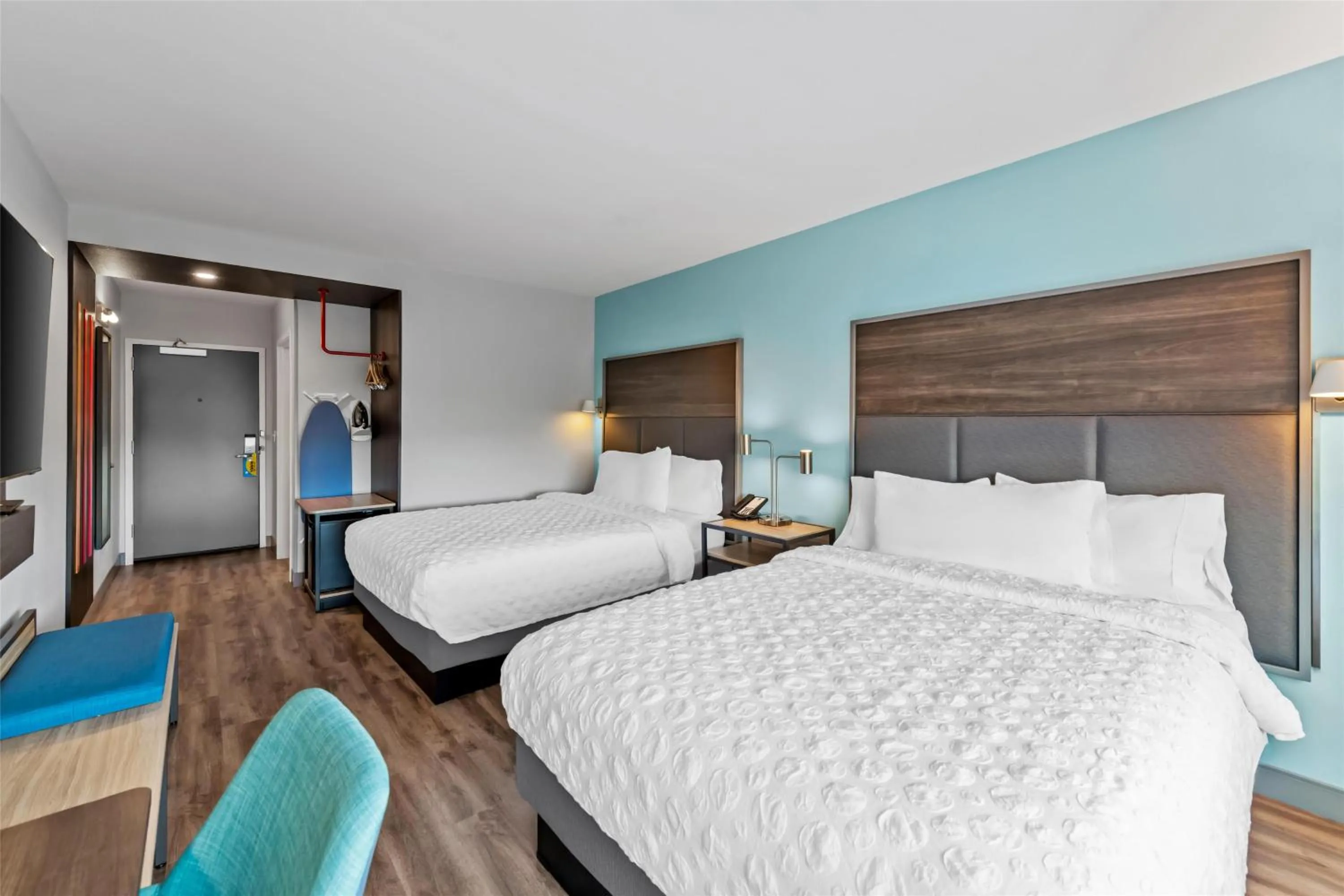 Bed in Tru By Hilton Kansas City Airport