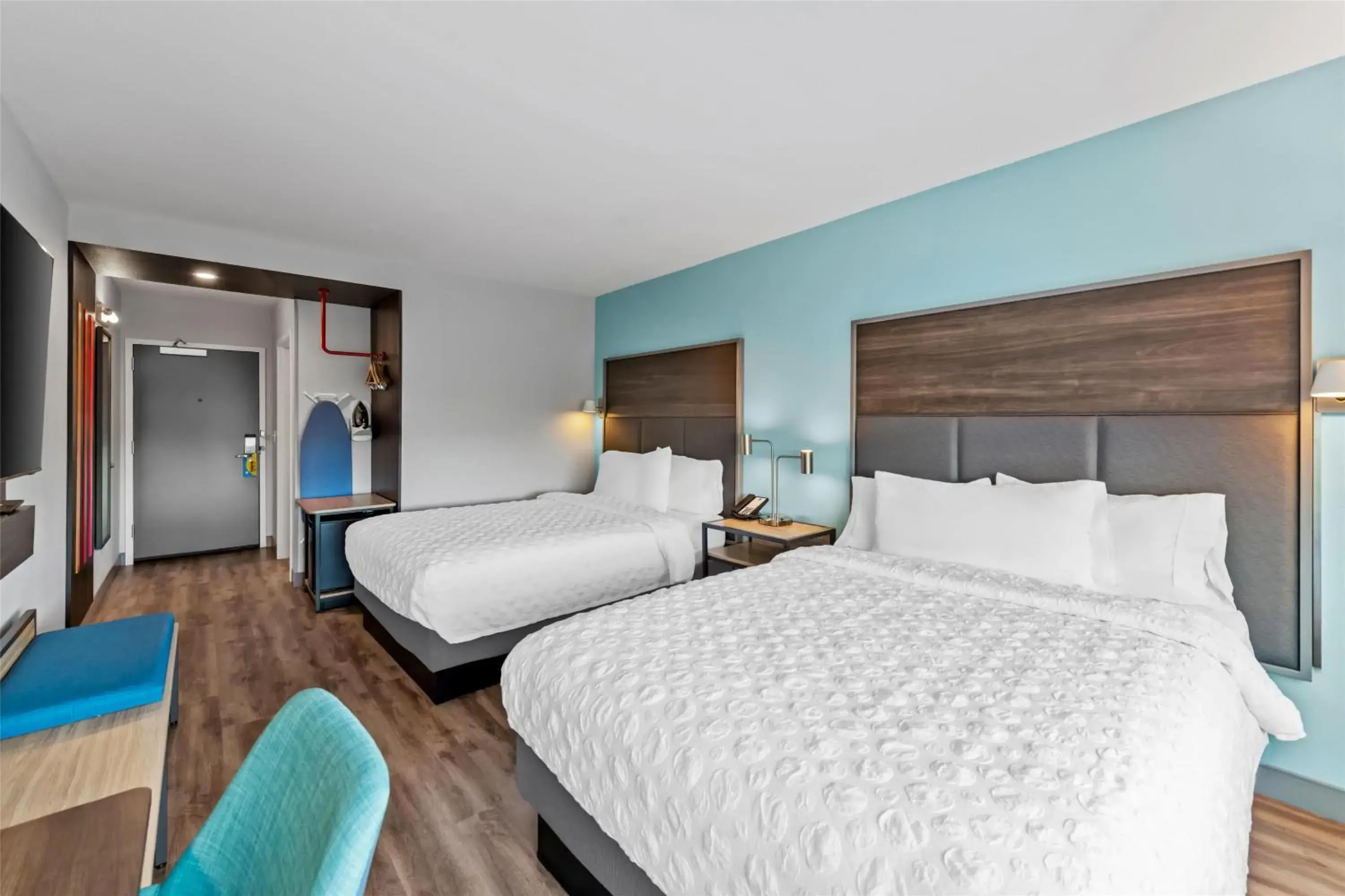 Queen Room with Two Queen Beds and Walk-In Shower in Tru By Hilton Kansas City Airport Queen Room with Two Queen Beds and Walk-In Shower in Tru By Hilton Kansas City Airport