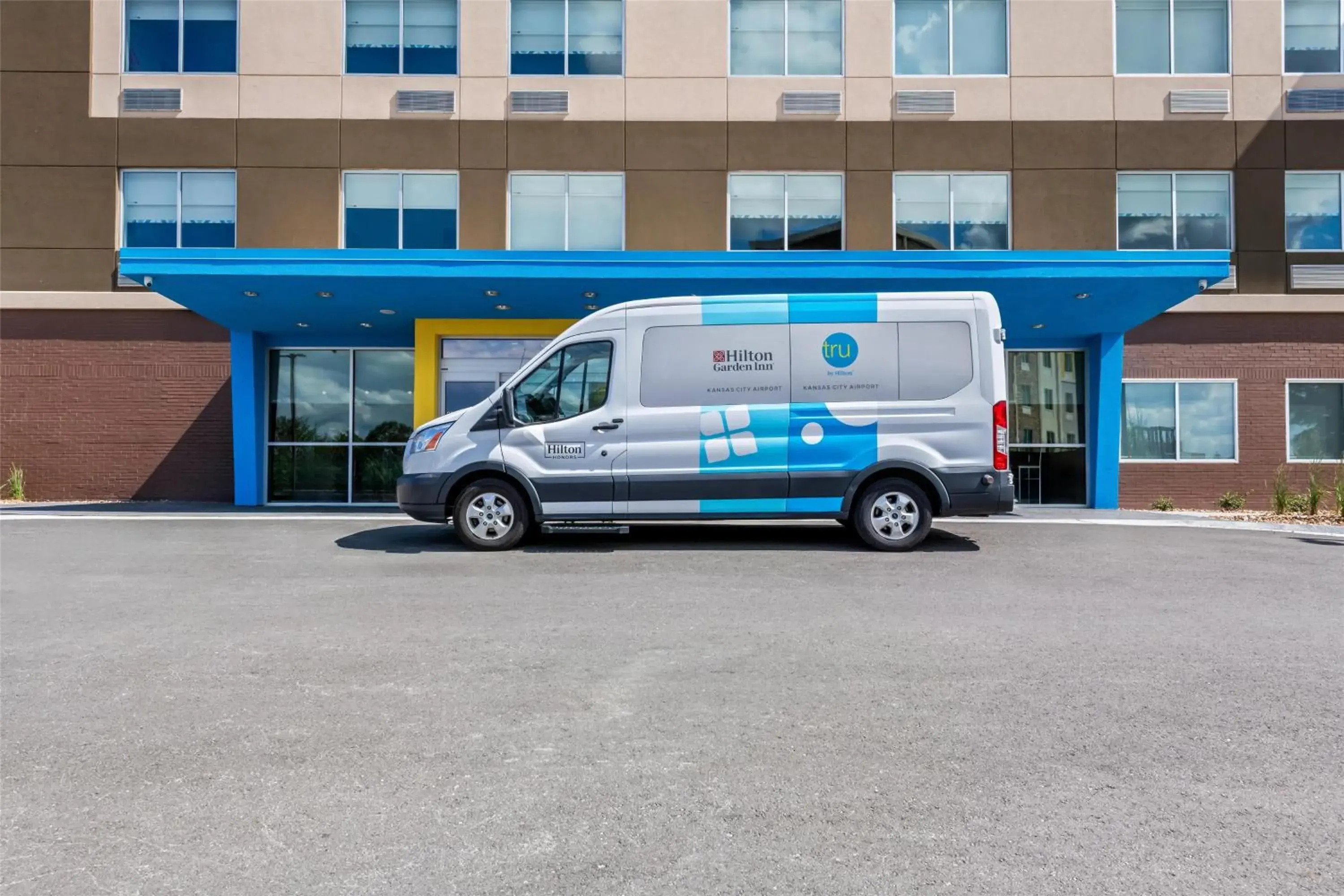 Property building in Tru By Hilton Kansas City Airport Property building in Tru By Hilton Kansas City Airport