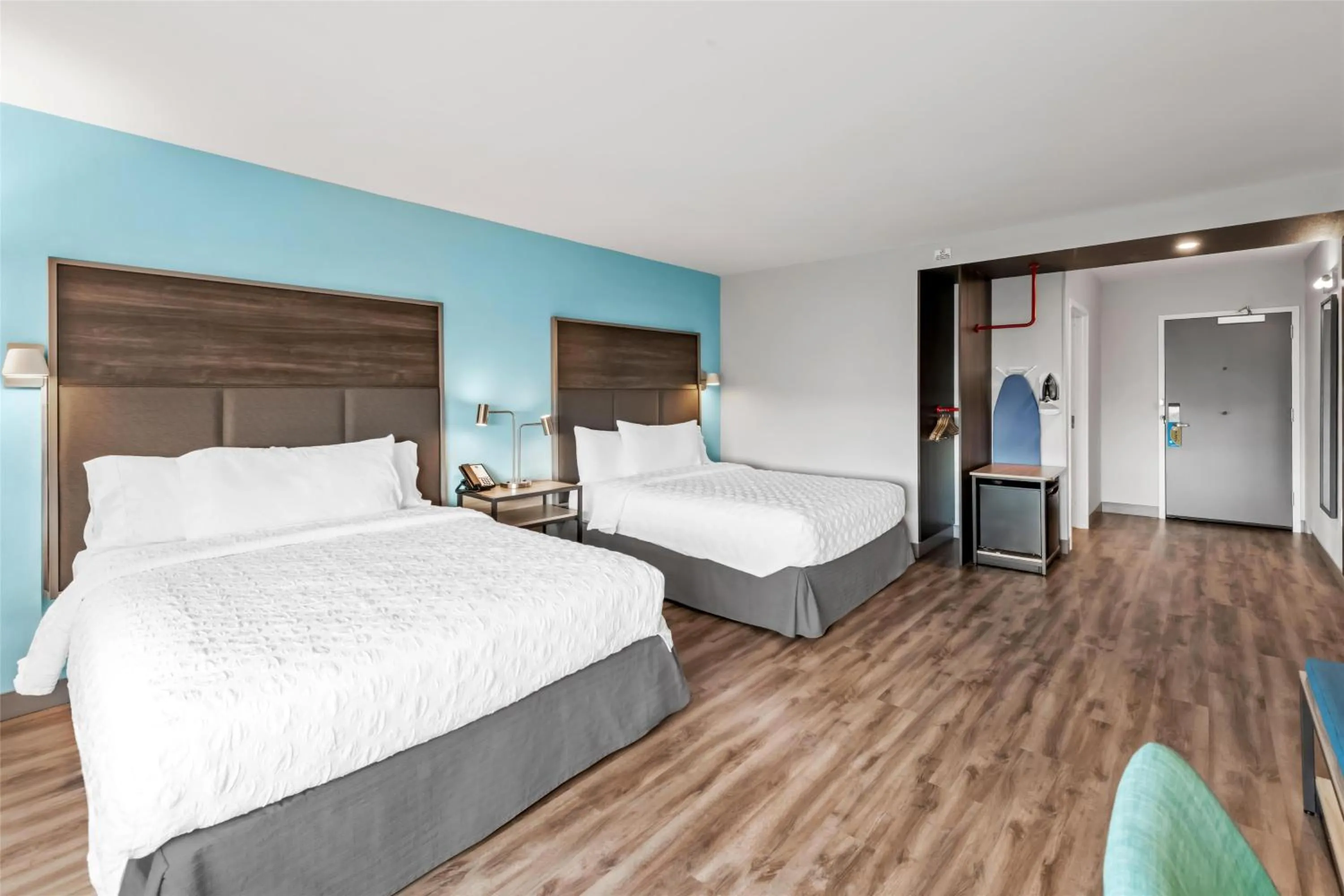 Bed in Tru By Hilton Kansas City Airport