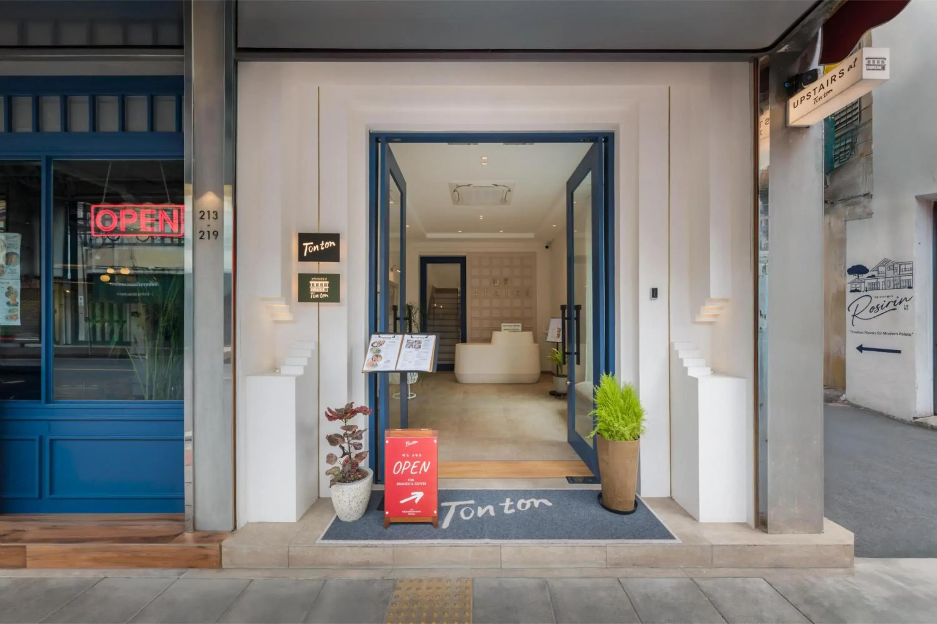 Facade/entrance in Upstairs at Ton Ton Facade/entrance in Upstairs at Ton Ton